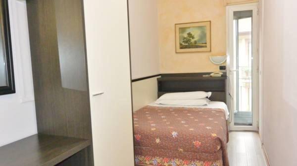 Single Room with Shared Bathroom