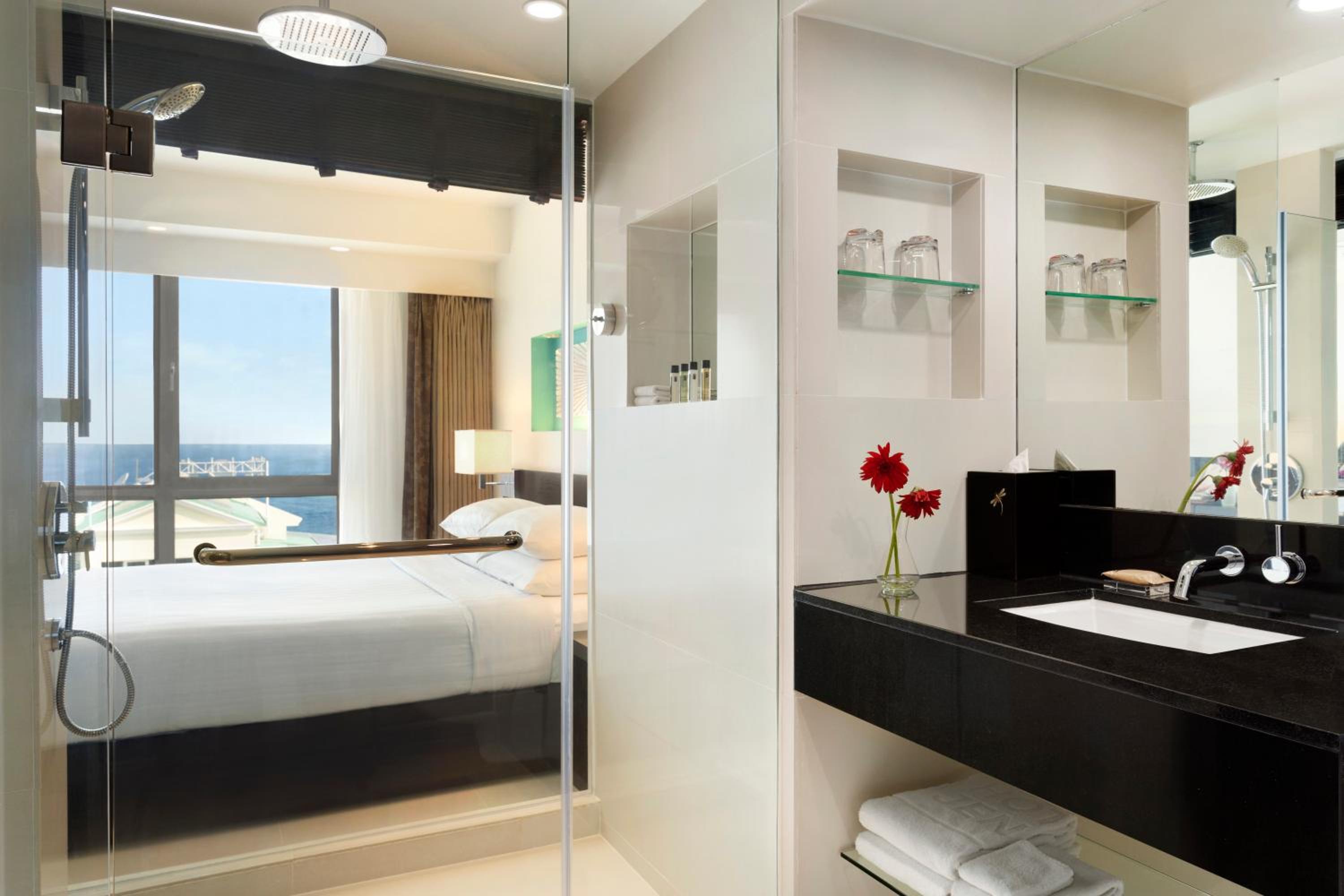 Deluxe Double Room (Free Return Airport Transfer, Complimentary Wifi) - Photo 9