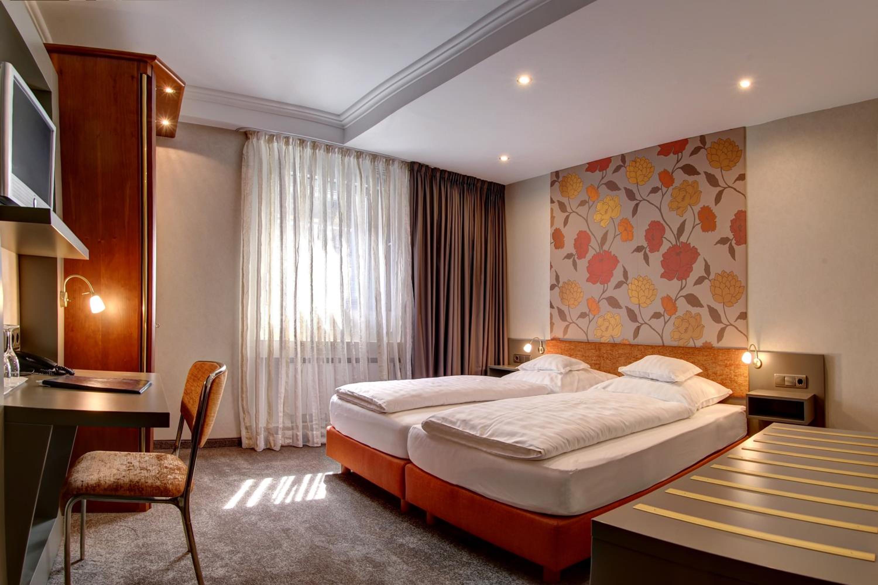 Standard Double Room - Photo 5