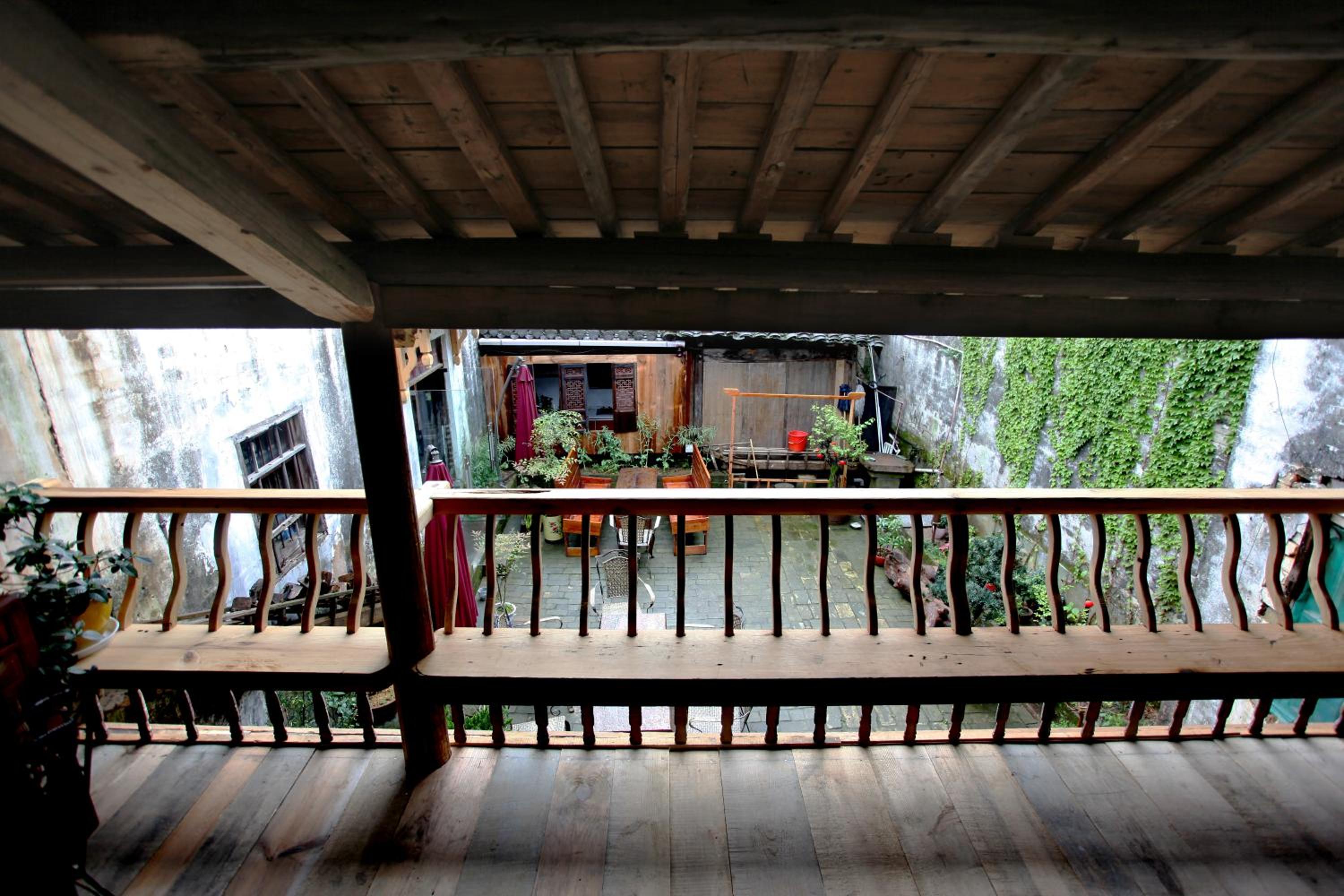 Twin Room - (free pick-up from Huangshan North Railway Station and Huangshan Tunxi Airport + afternoon tea) photo 3