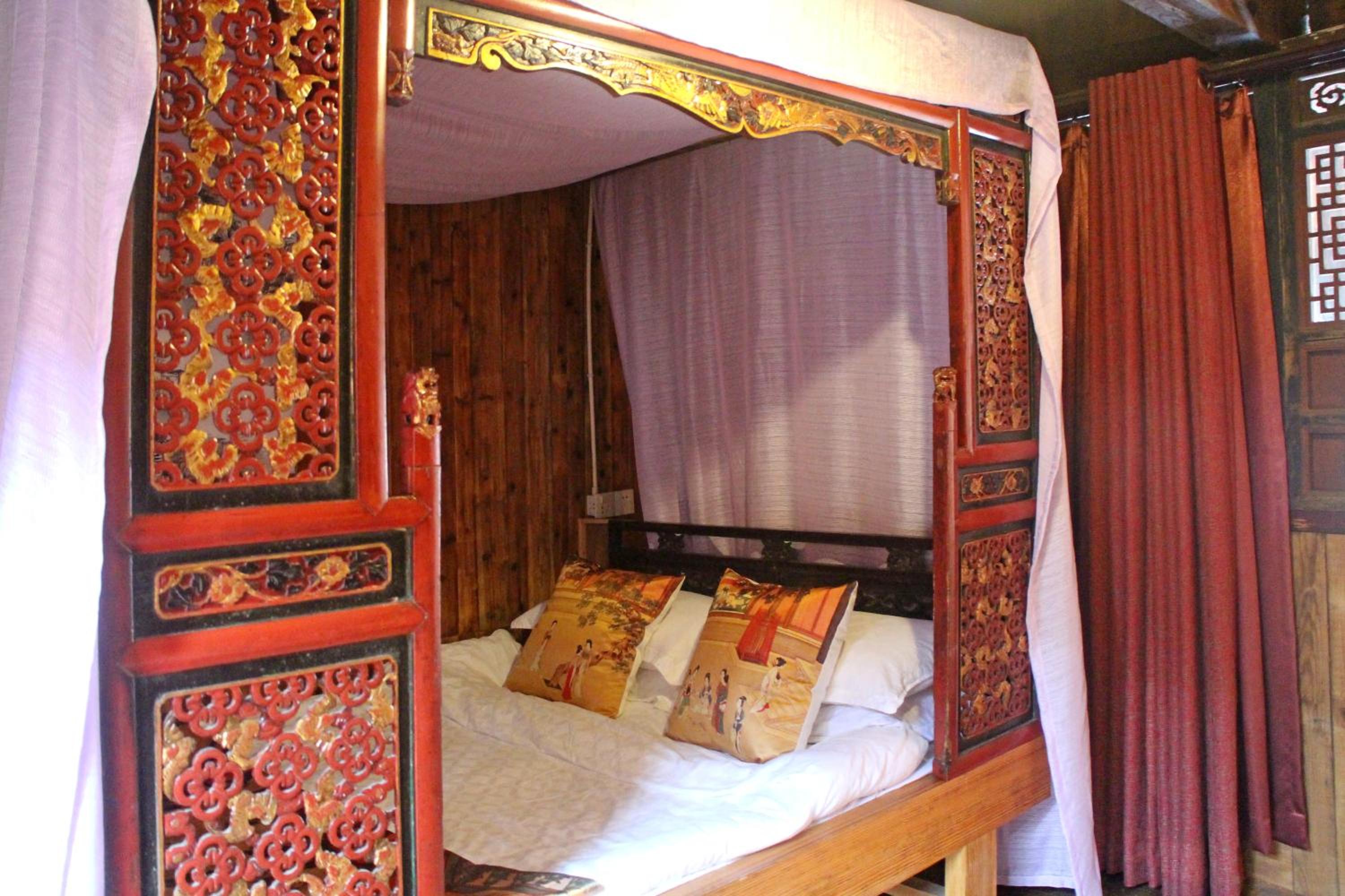 Deluxe Queen Room- (free pick-up from Huangshan North Railway Station and Huangshan Tunxi Airport + afternoon tea) photo 3