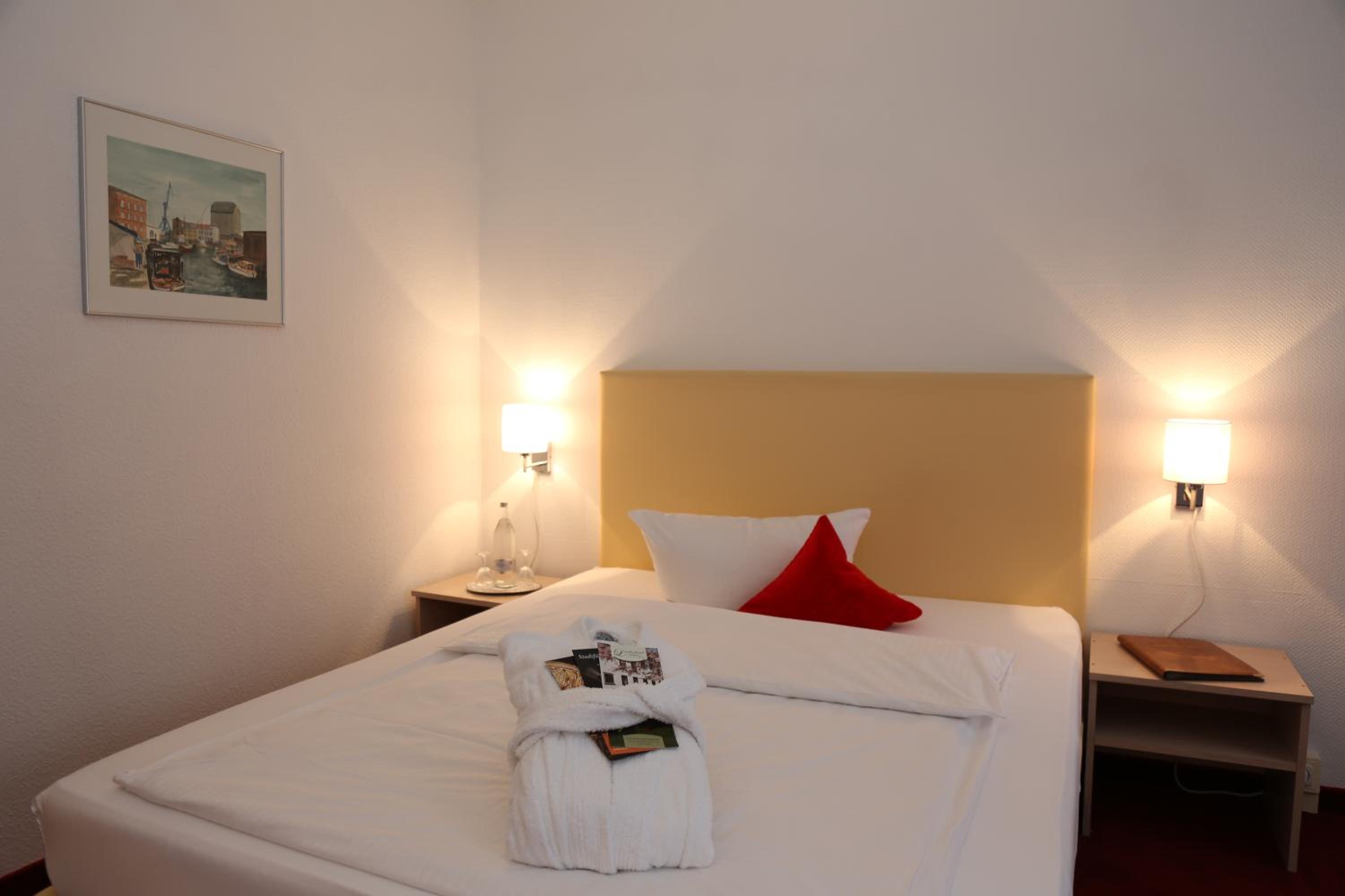Double Room (1 Adult) - Photo 9