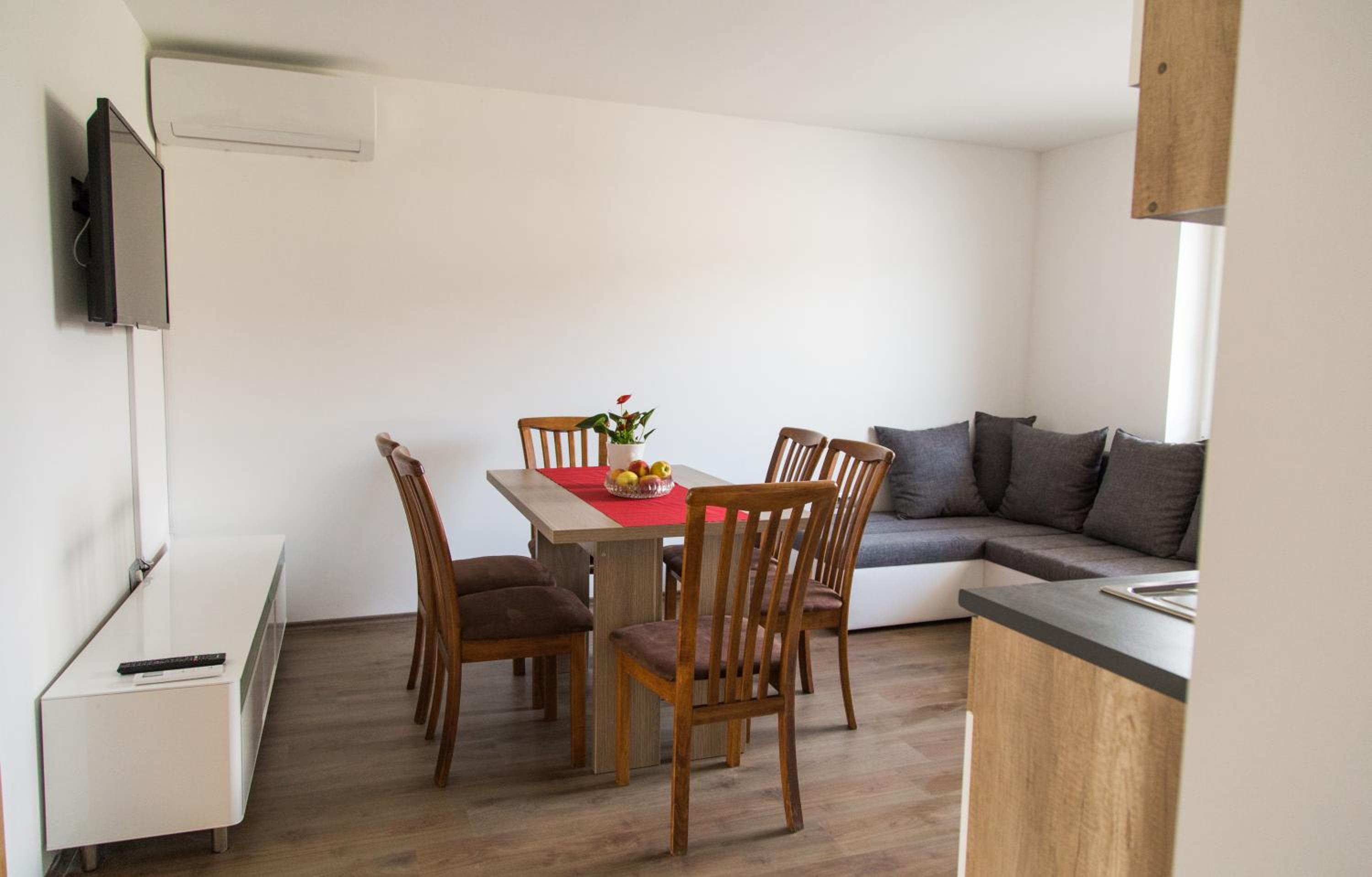 Apartment with Balcony - Photo 2