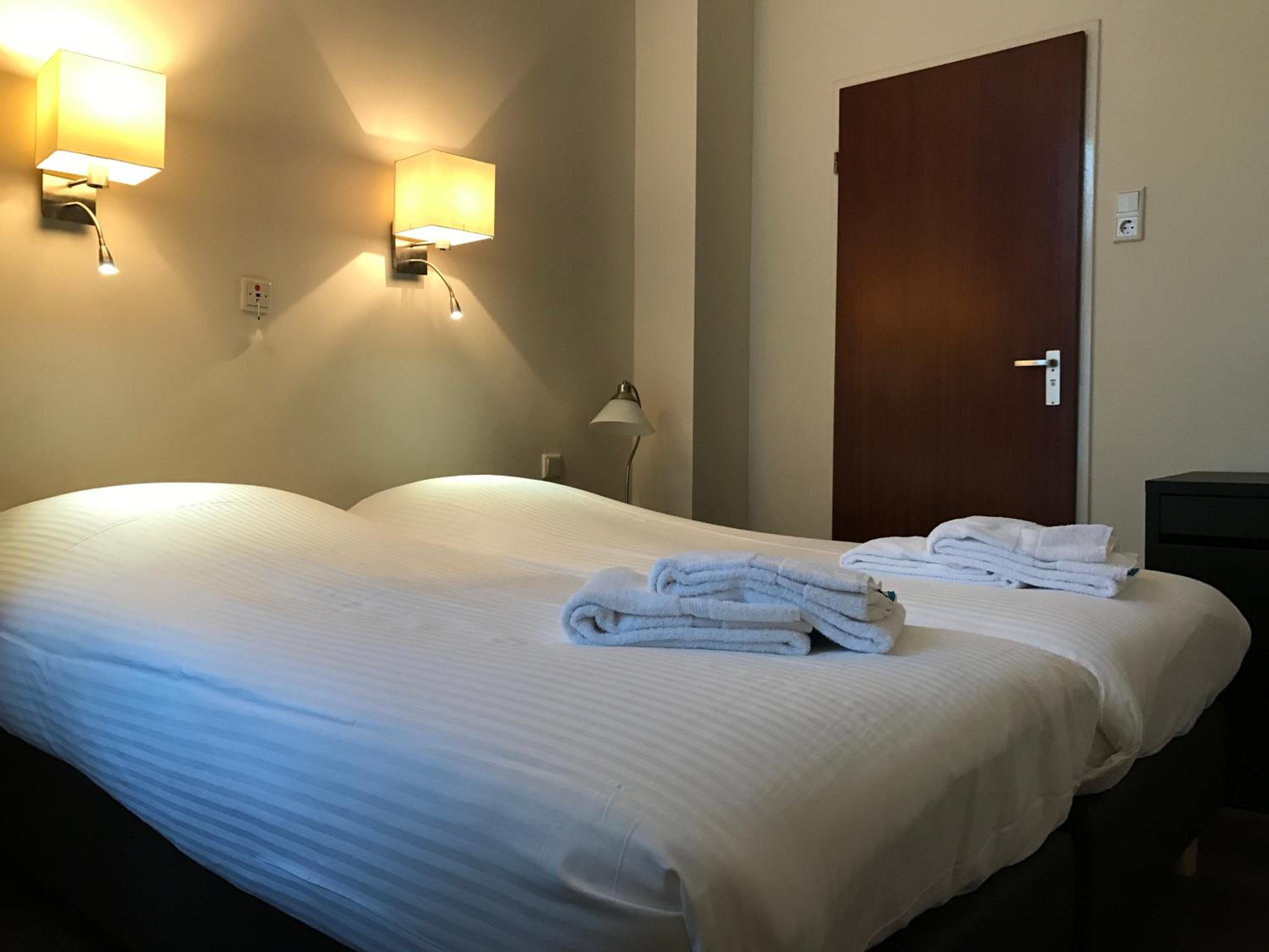 Double Room with Shower - Photo 4