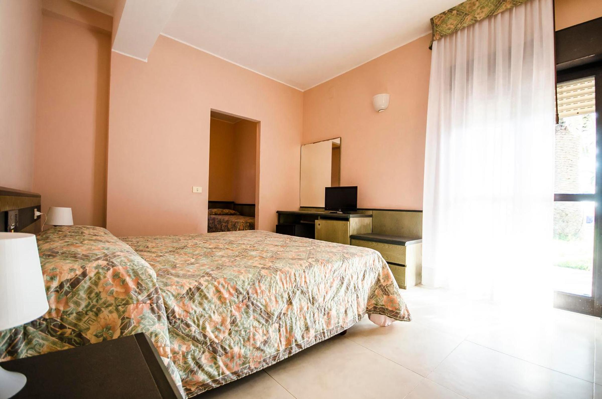 Superior Quadruple Room - Photo 4