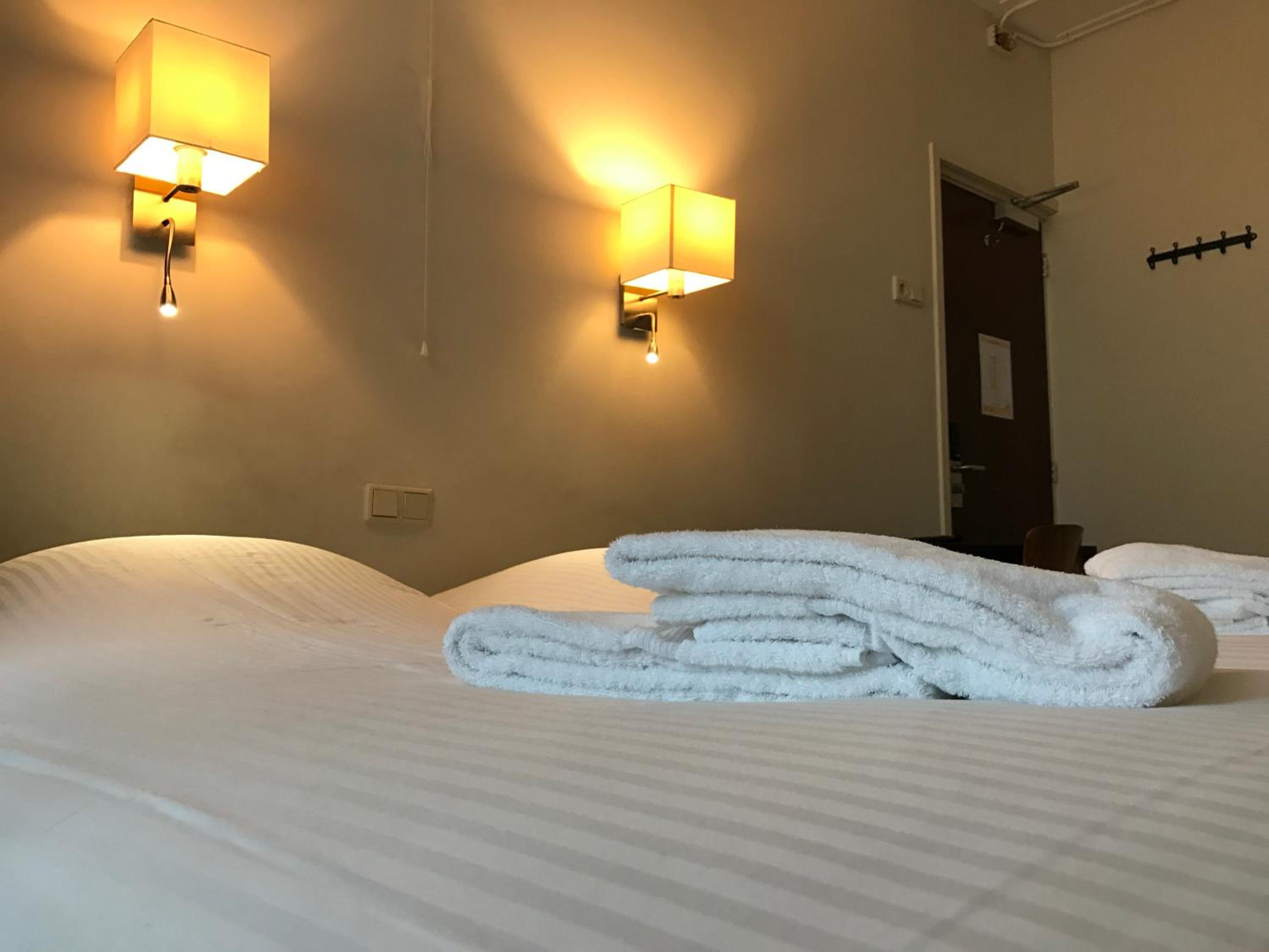 Double Room with Shower - Photo 17