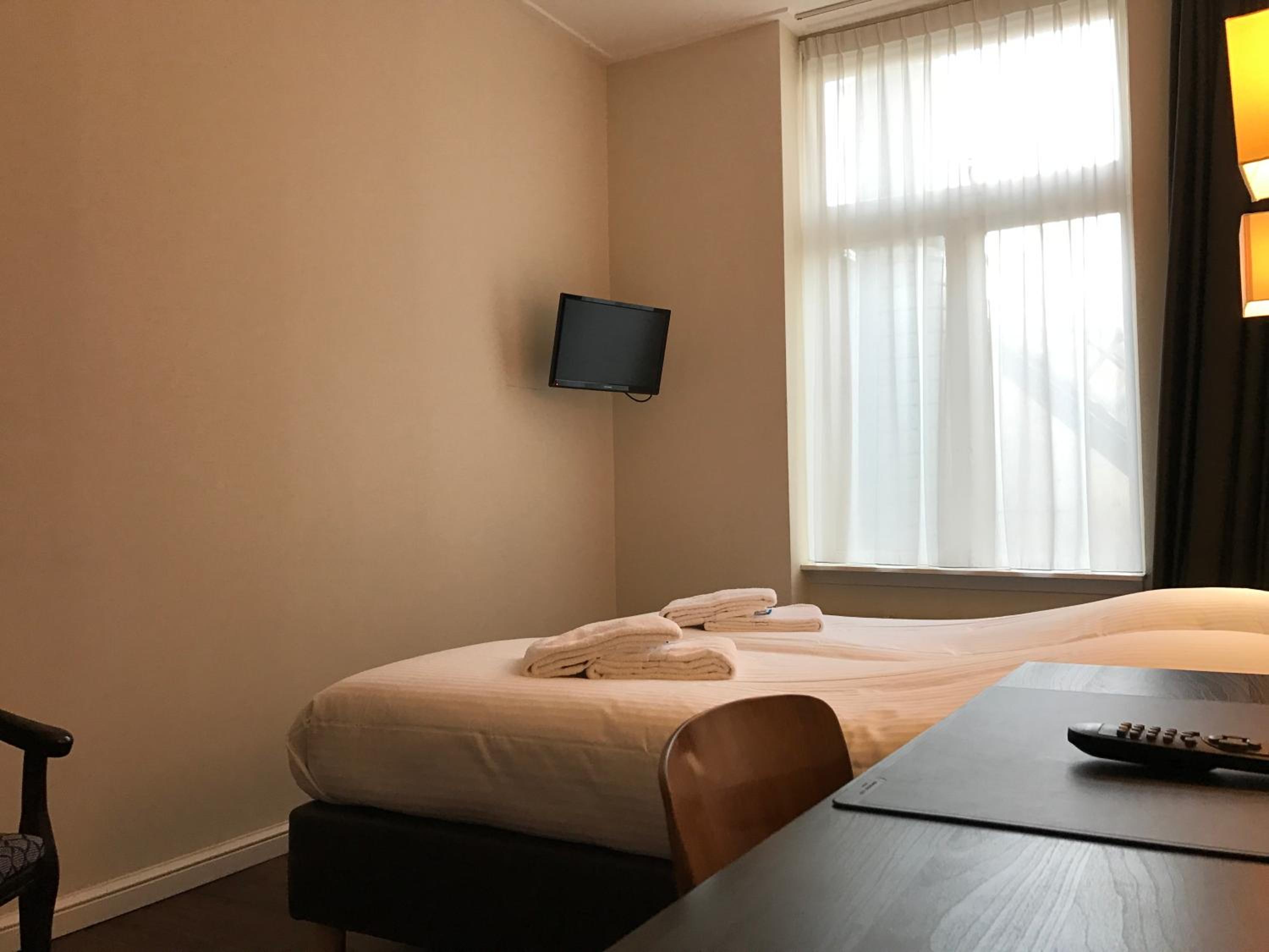 Double Room with Shower - Photo 18
