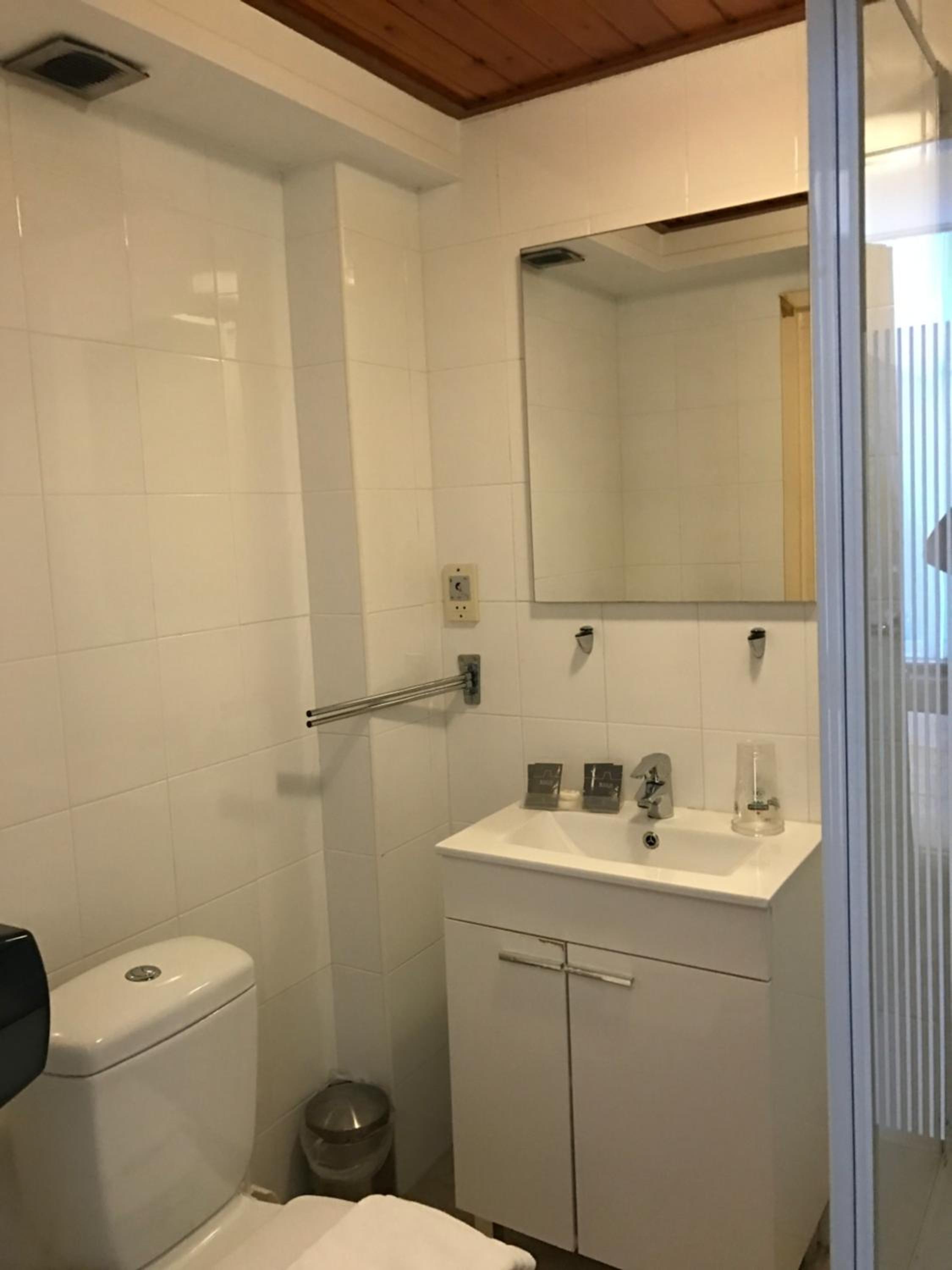 Double Room with Shower - Photo 24