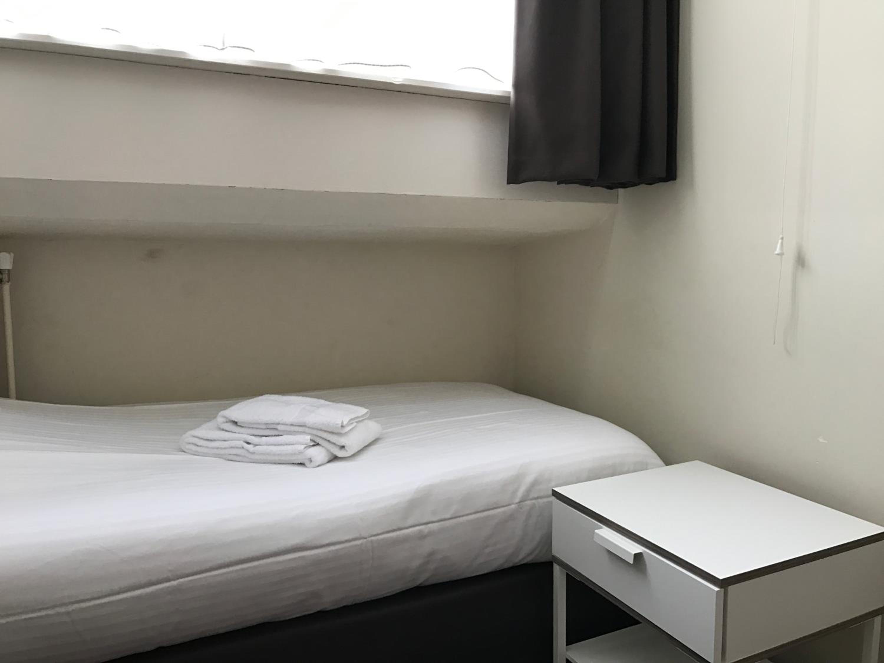 Single Room with Shared Bathroom photo 3