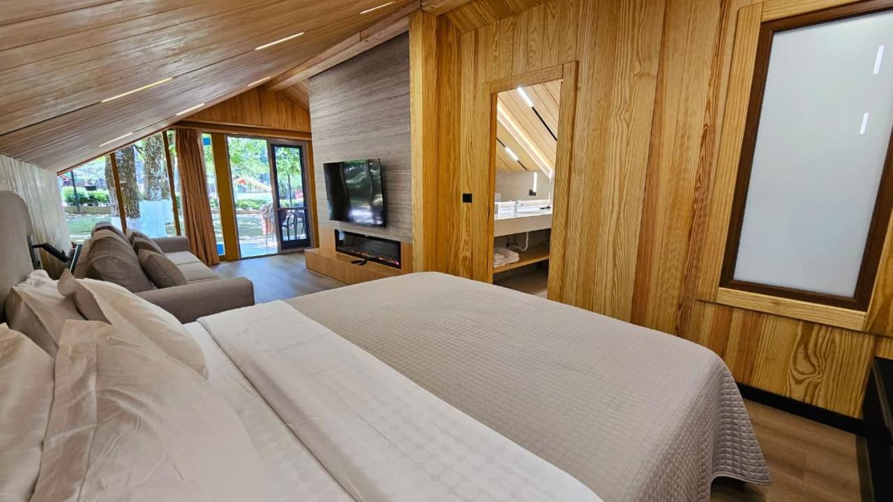 Deluxe Bungalow