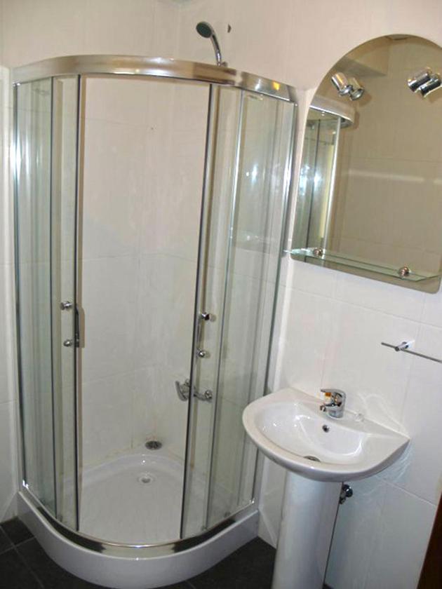 Double Room - Photo 5