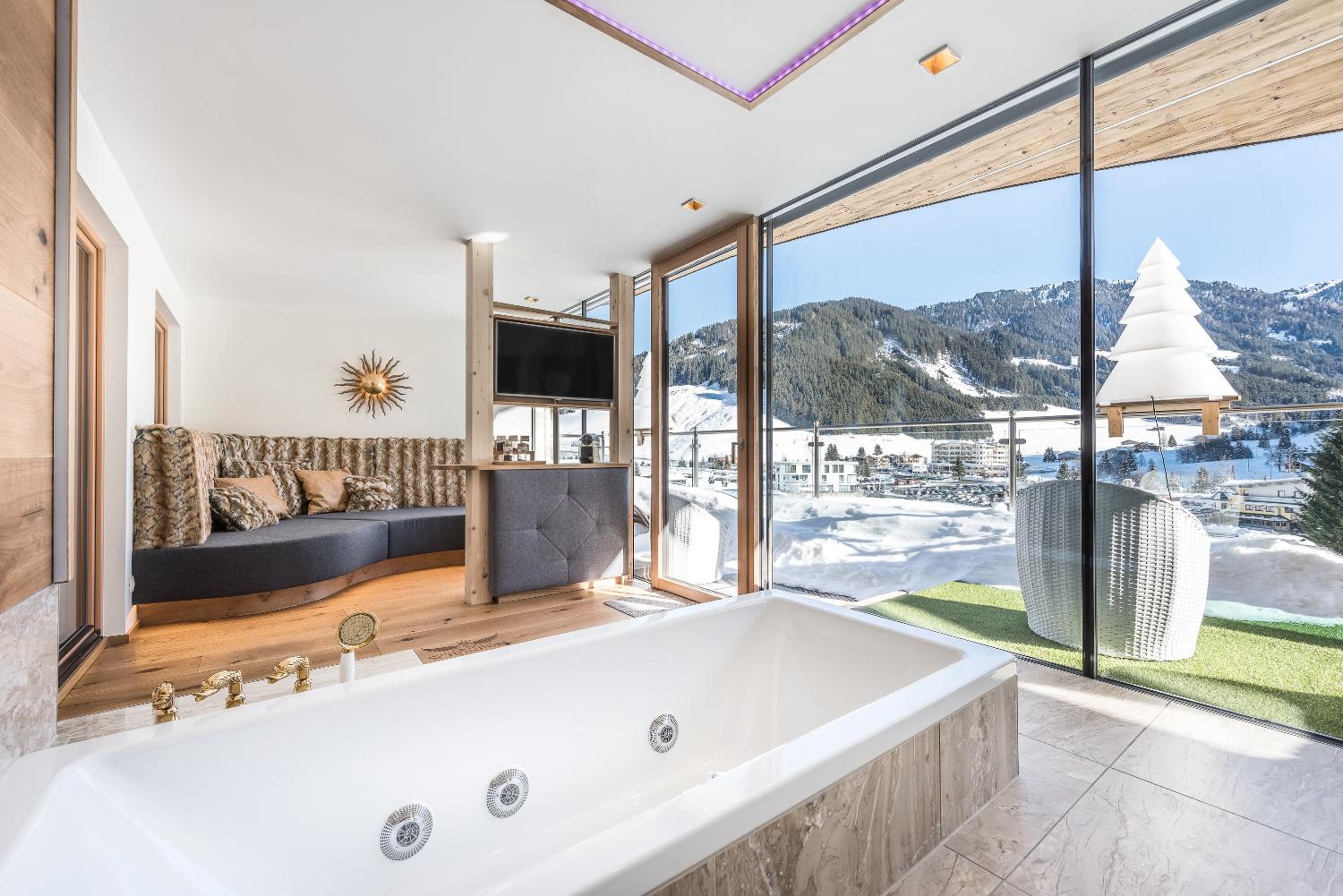 King Suite with Spa Bath photo 1