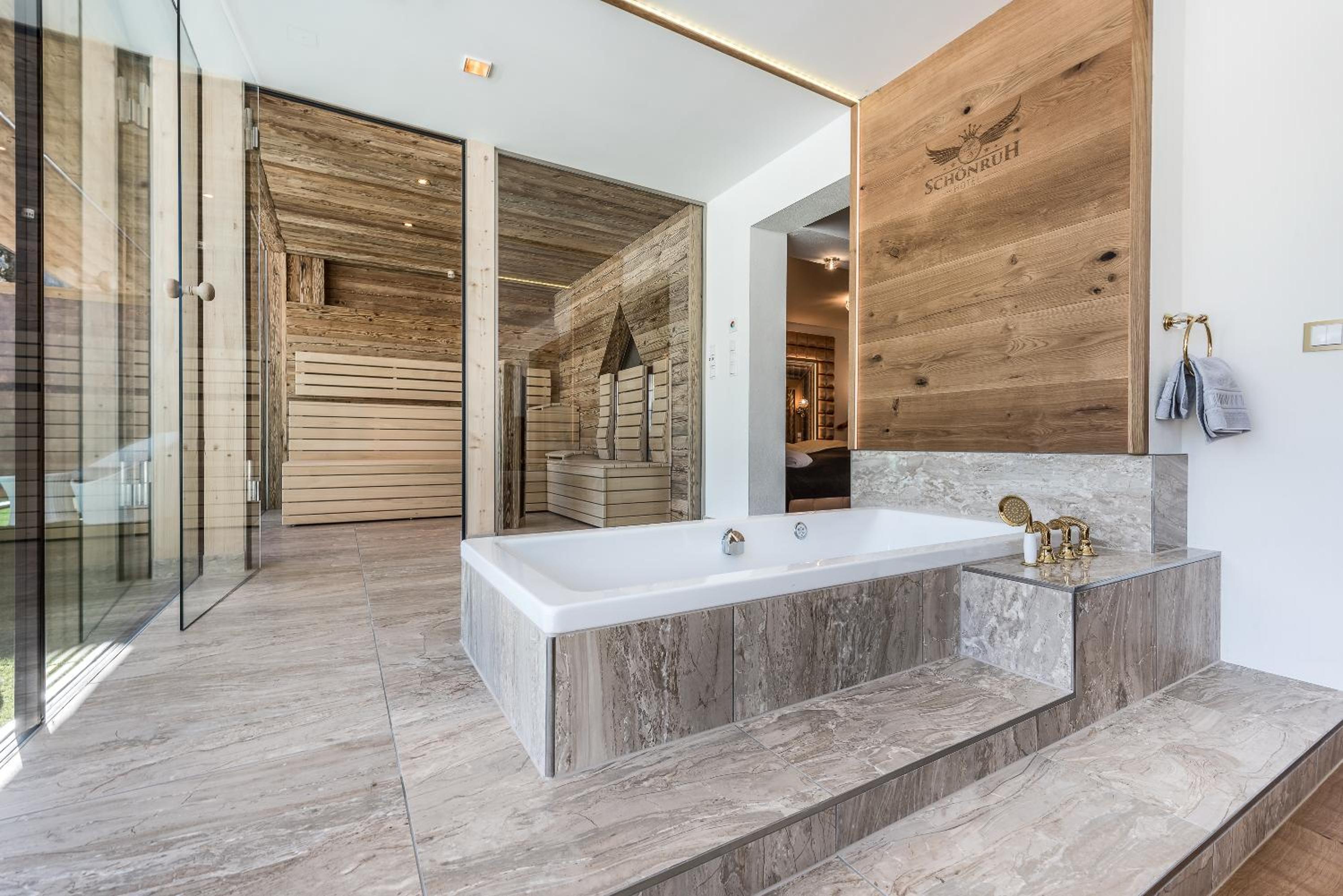 King Suite with Spa Bath photo 2