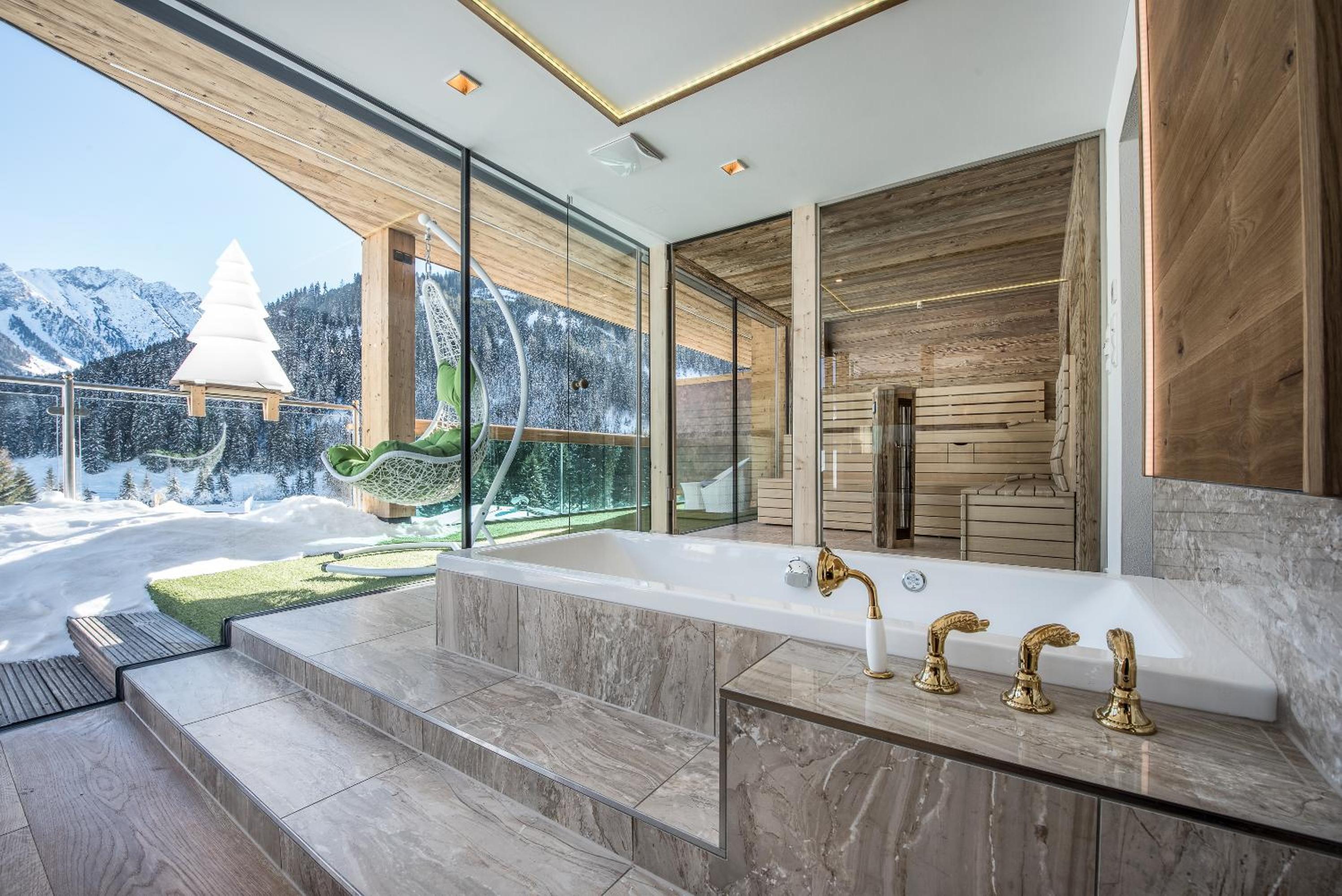 King Suite with Spa Bath photo 3