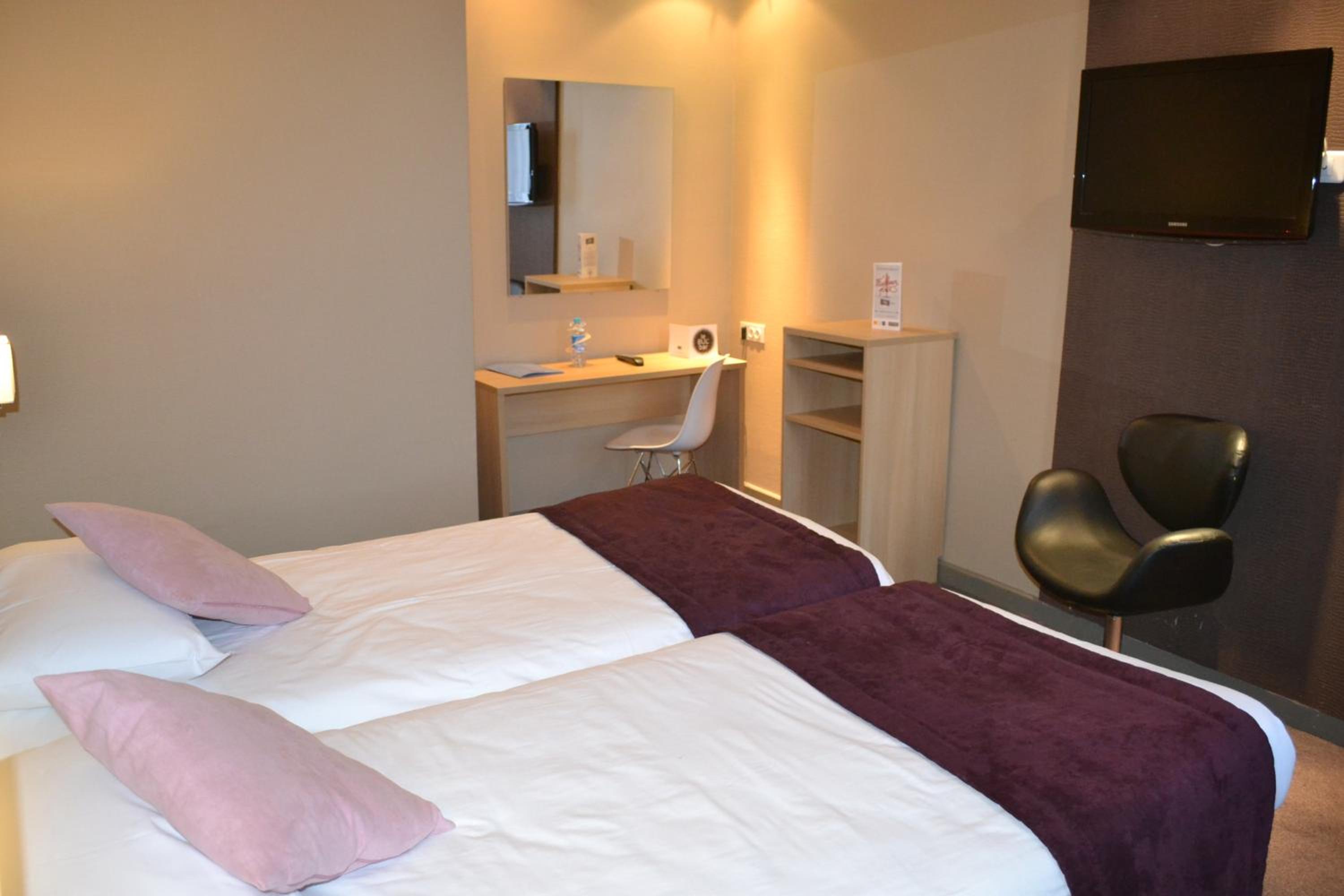 Twin Room - Photo 1