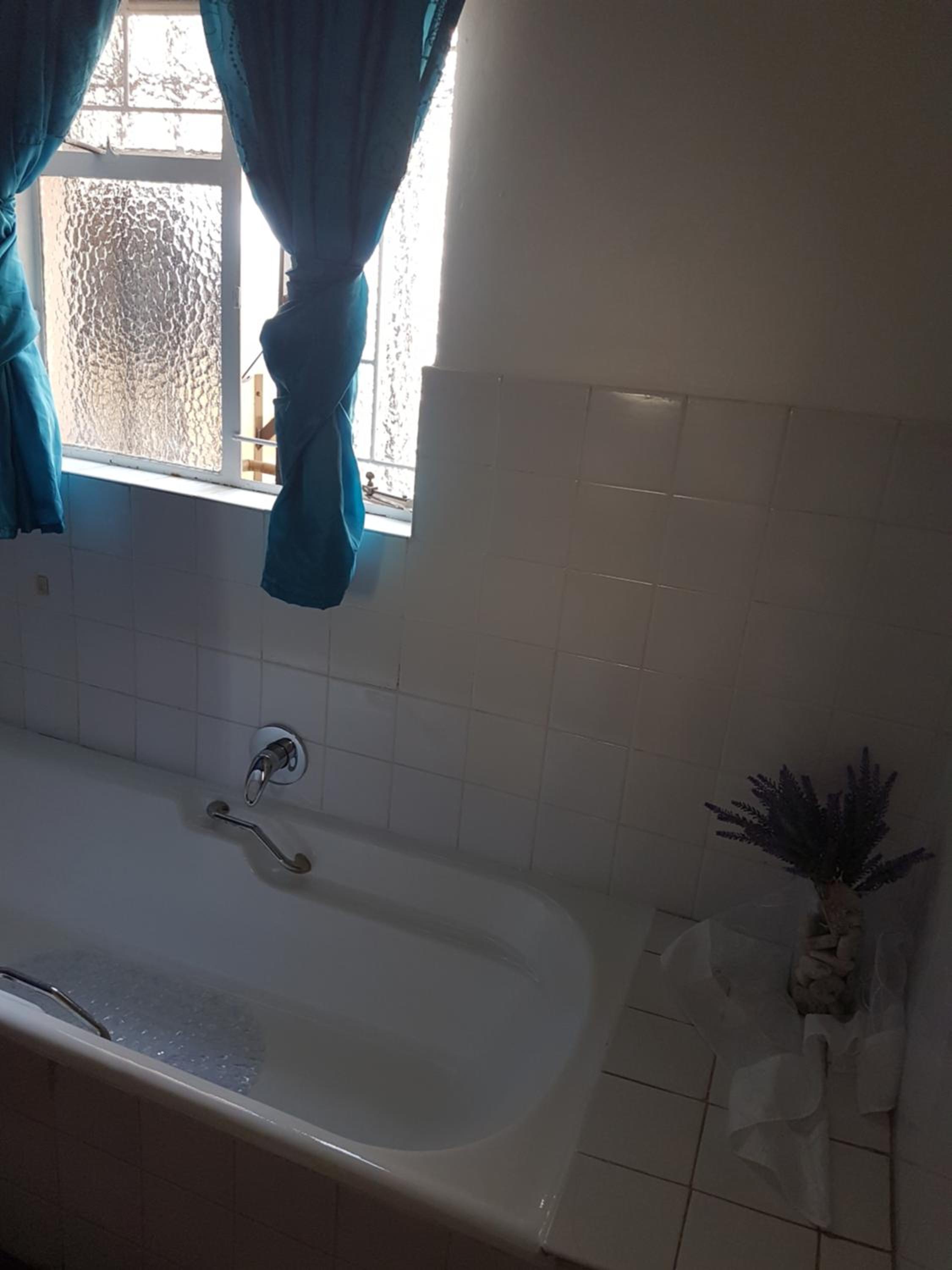 Budget Double Room photo 3