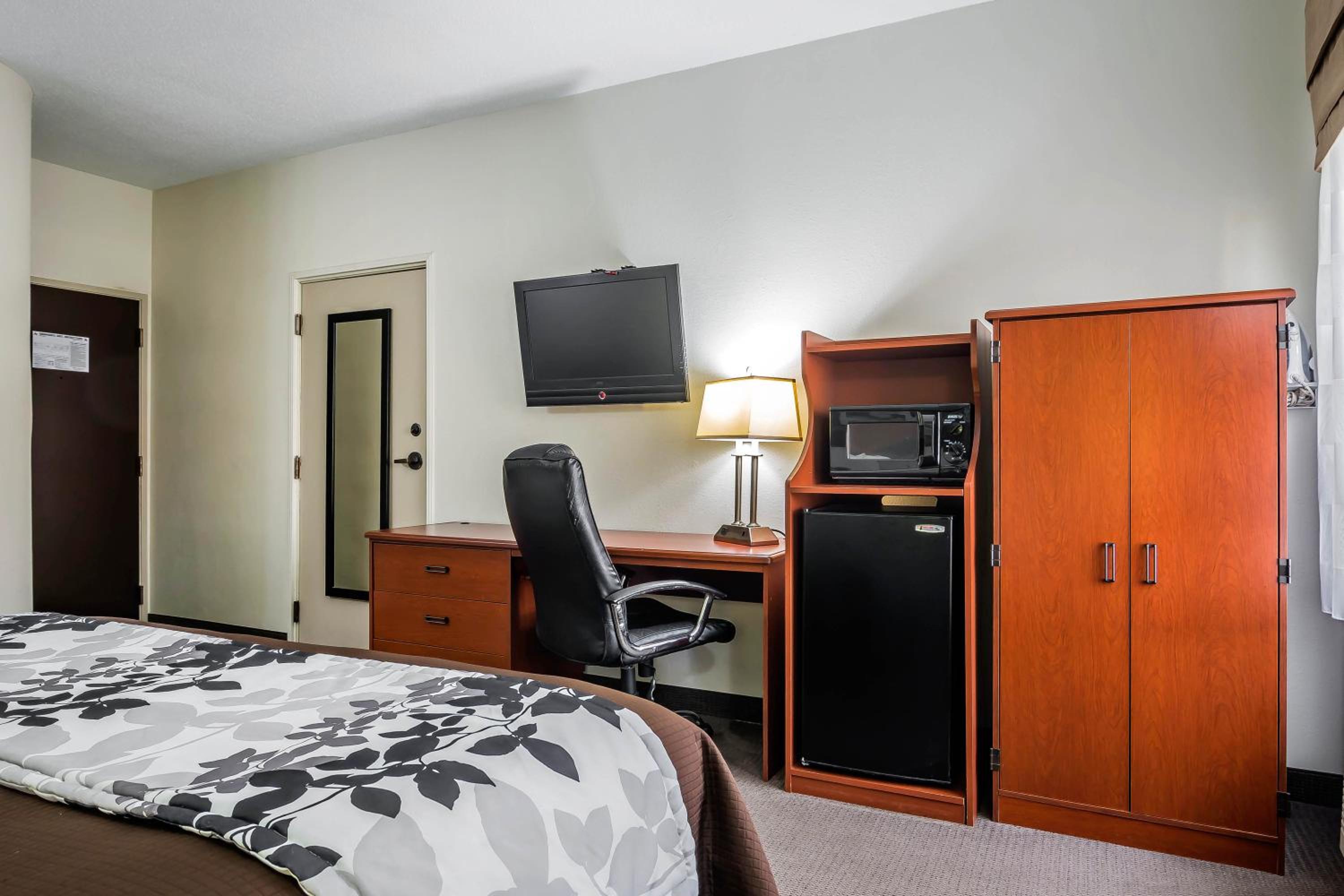 King Room - Non-Smoking - Photo 2
