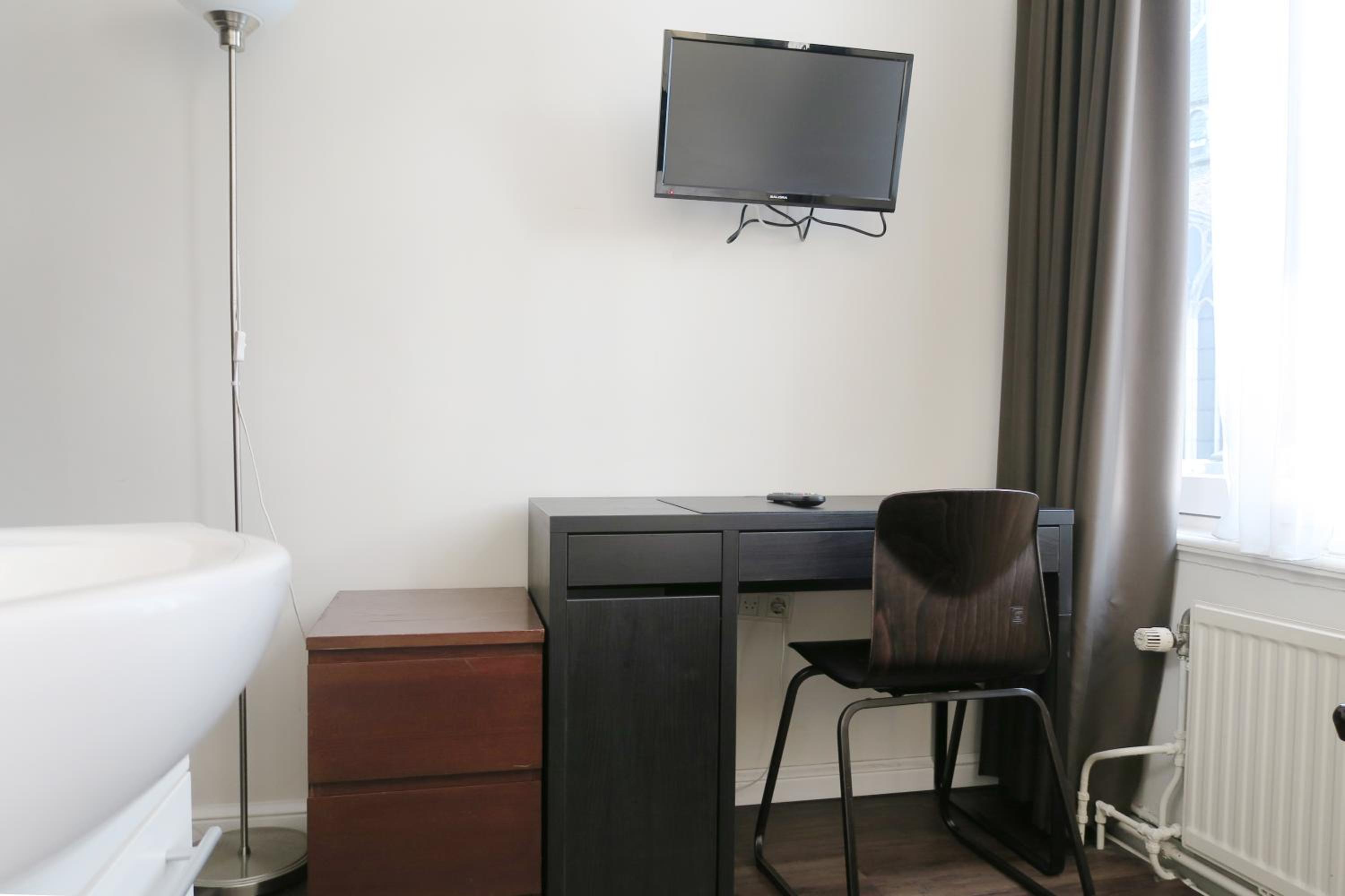 Double Room with Shower - Photo 12