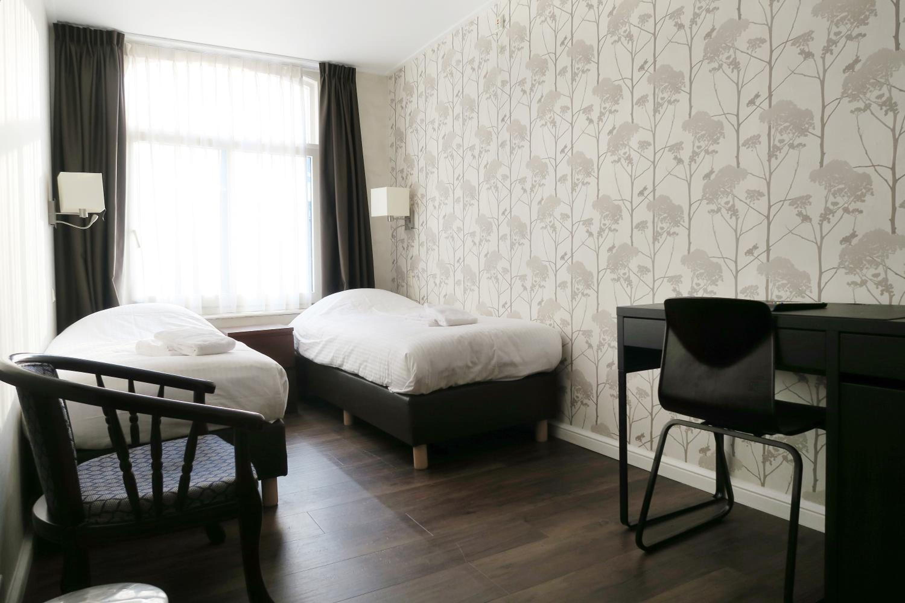 Double Room with Shower - Photo 7
