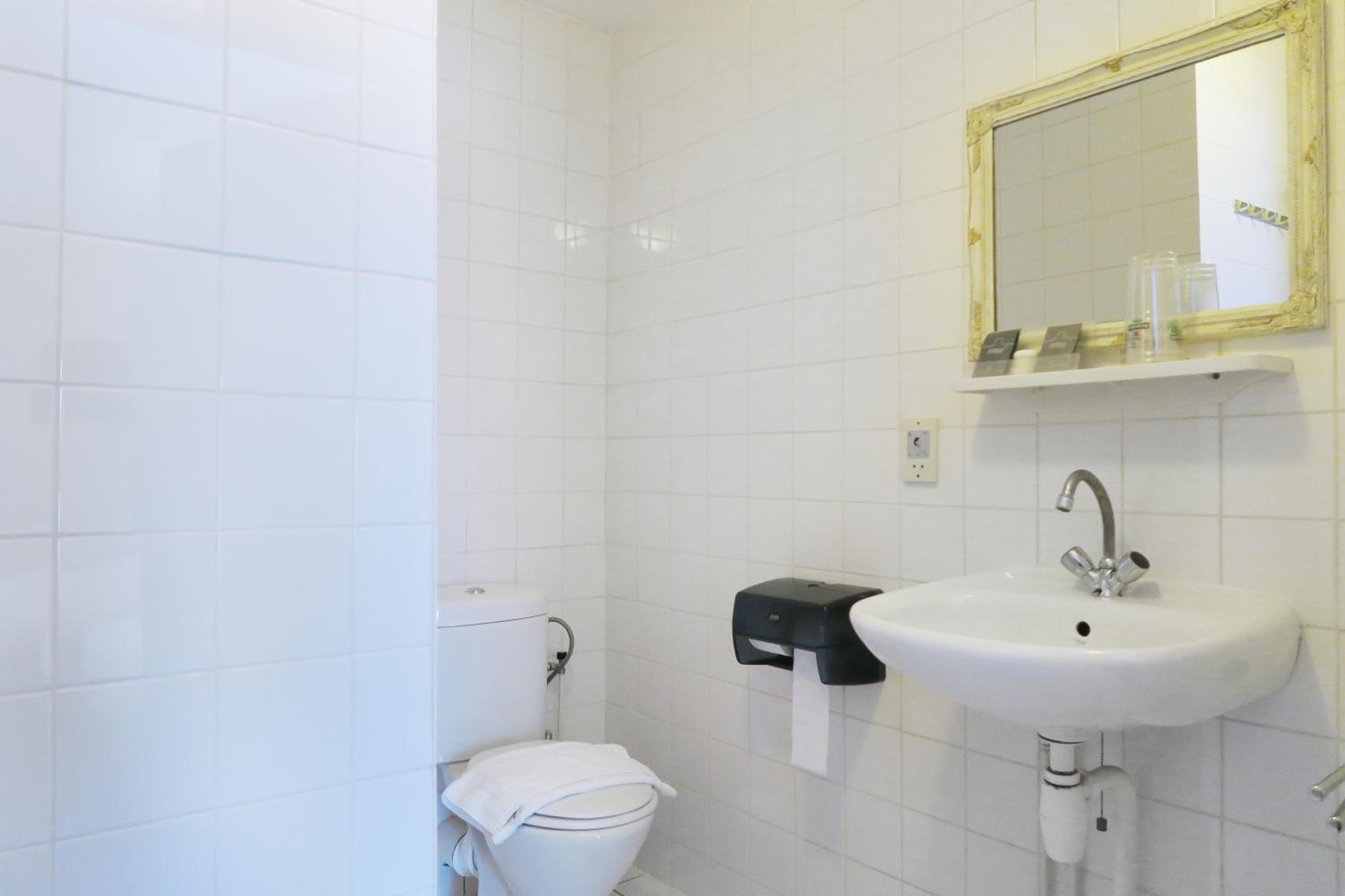 Double Room with Shower - Photo 21