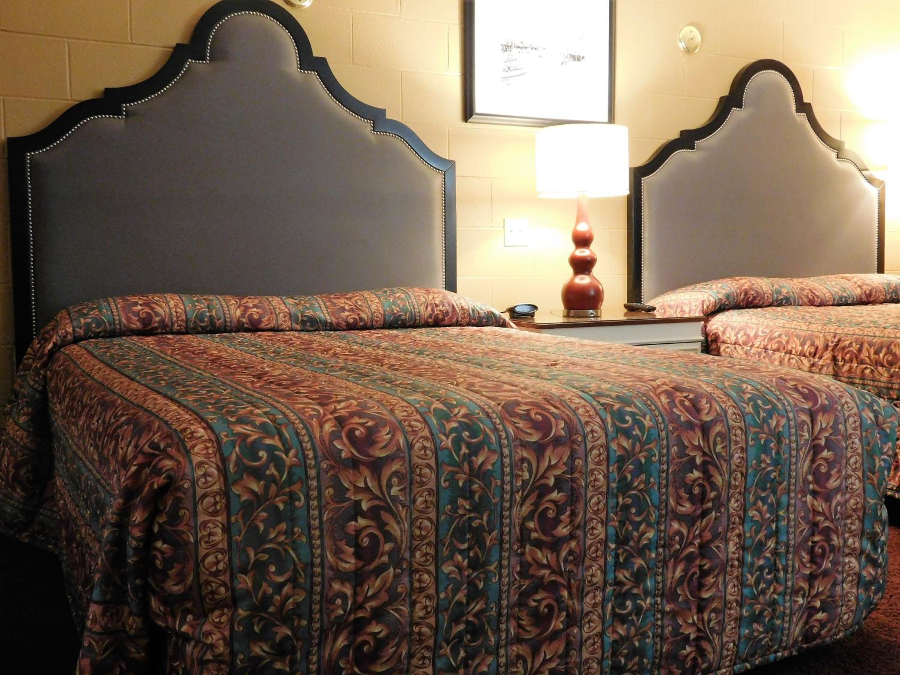 2 Queen Beds Non-Smoking photo 2