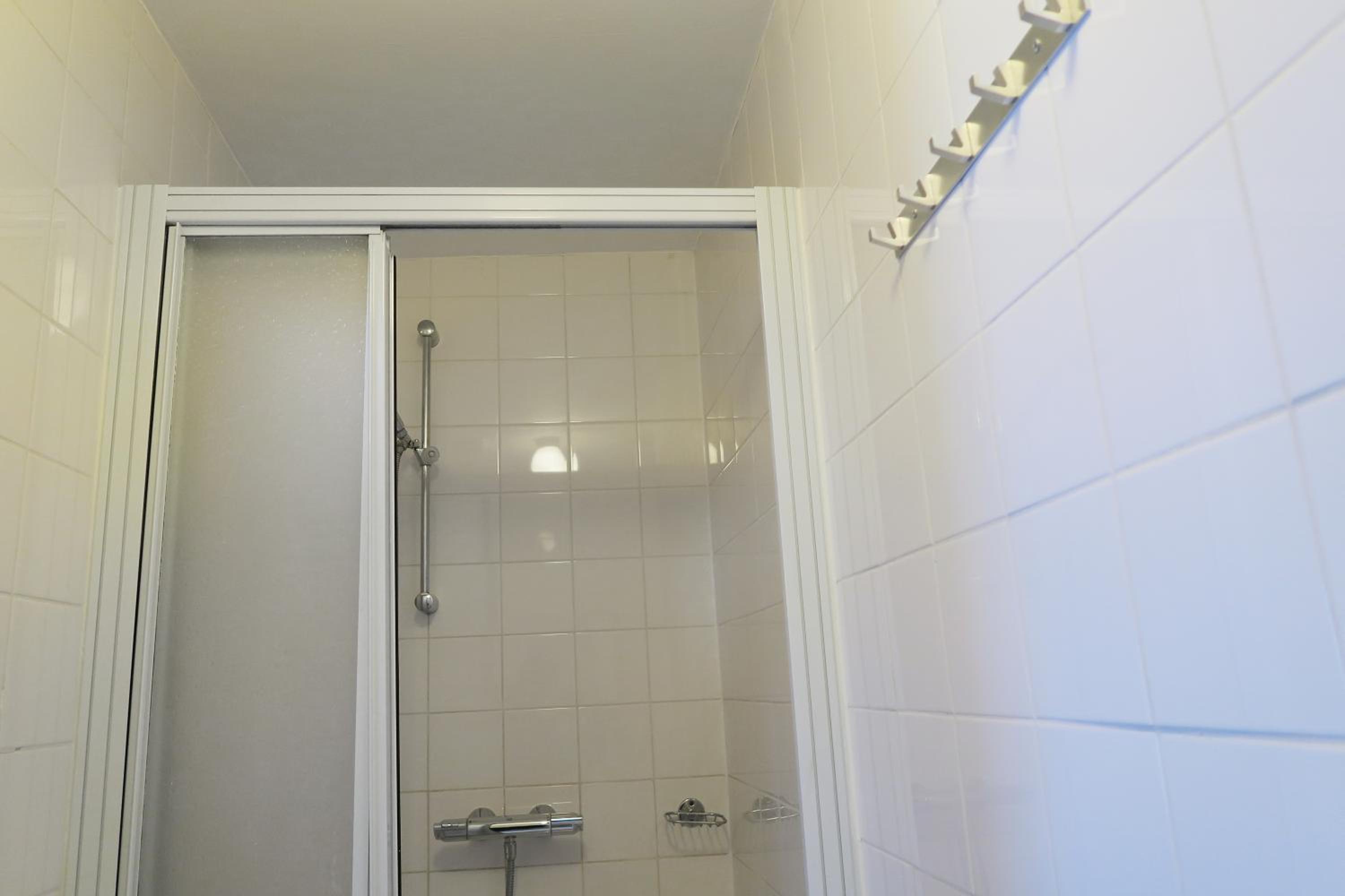 Double Room with Shower - Photo 23