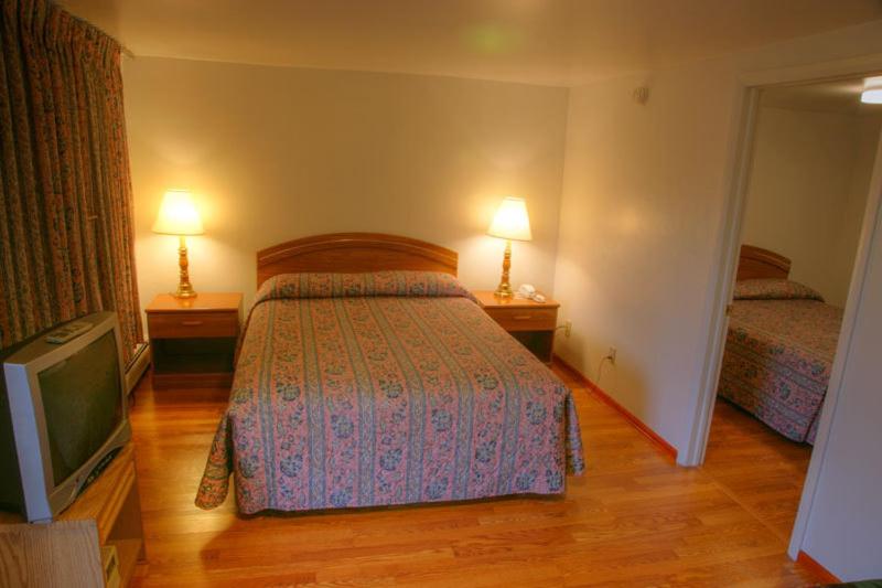 Family Room photo 1