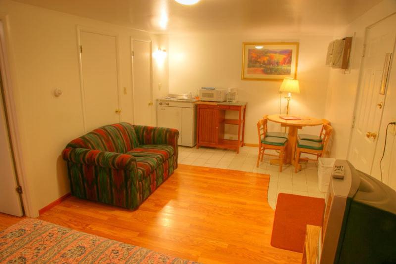 Family Room photo 3