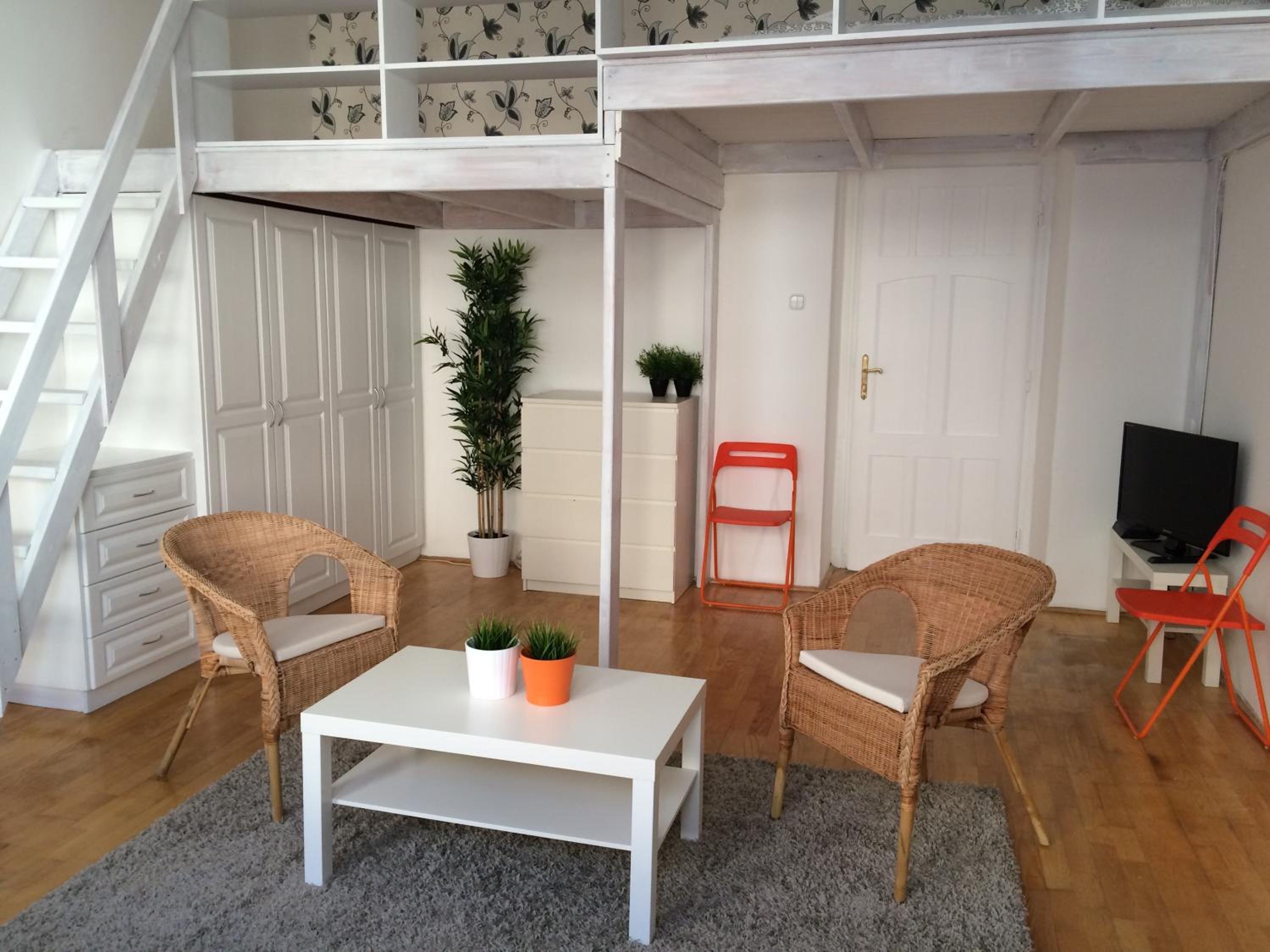 One-Bedroom Apartment - Photo 8