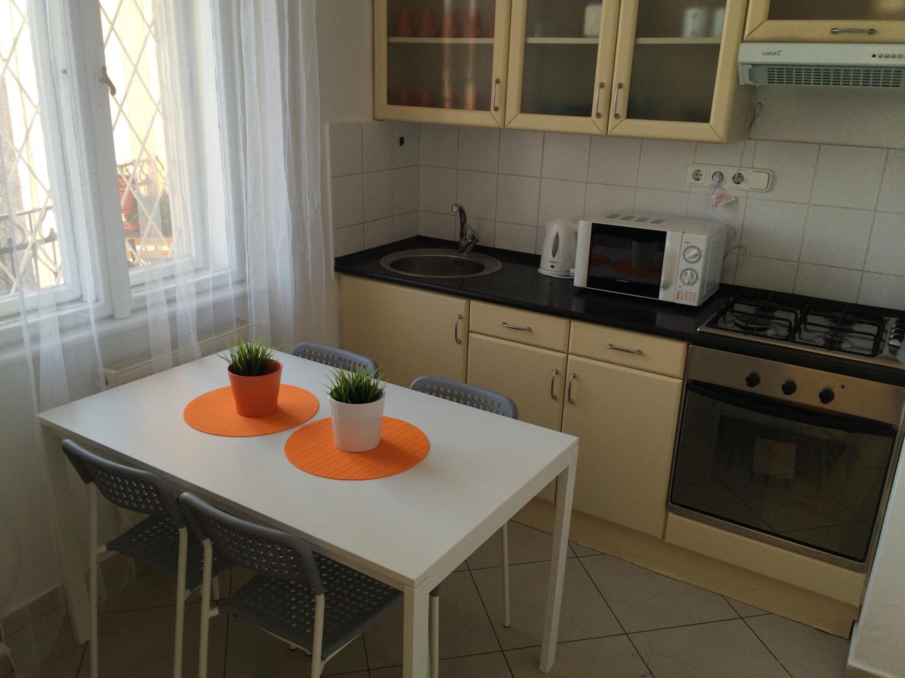One-Bedroom Apartment - Photo 6