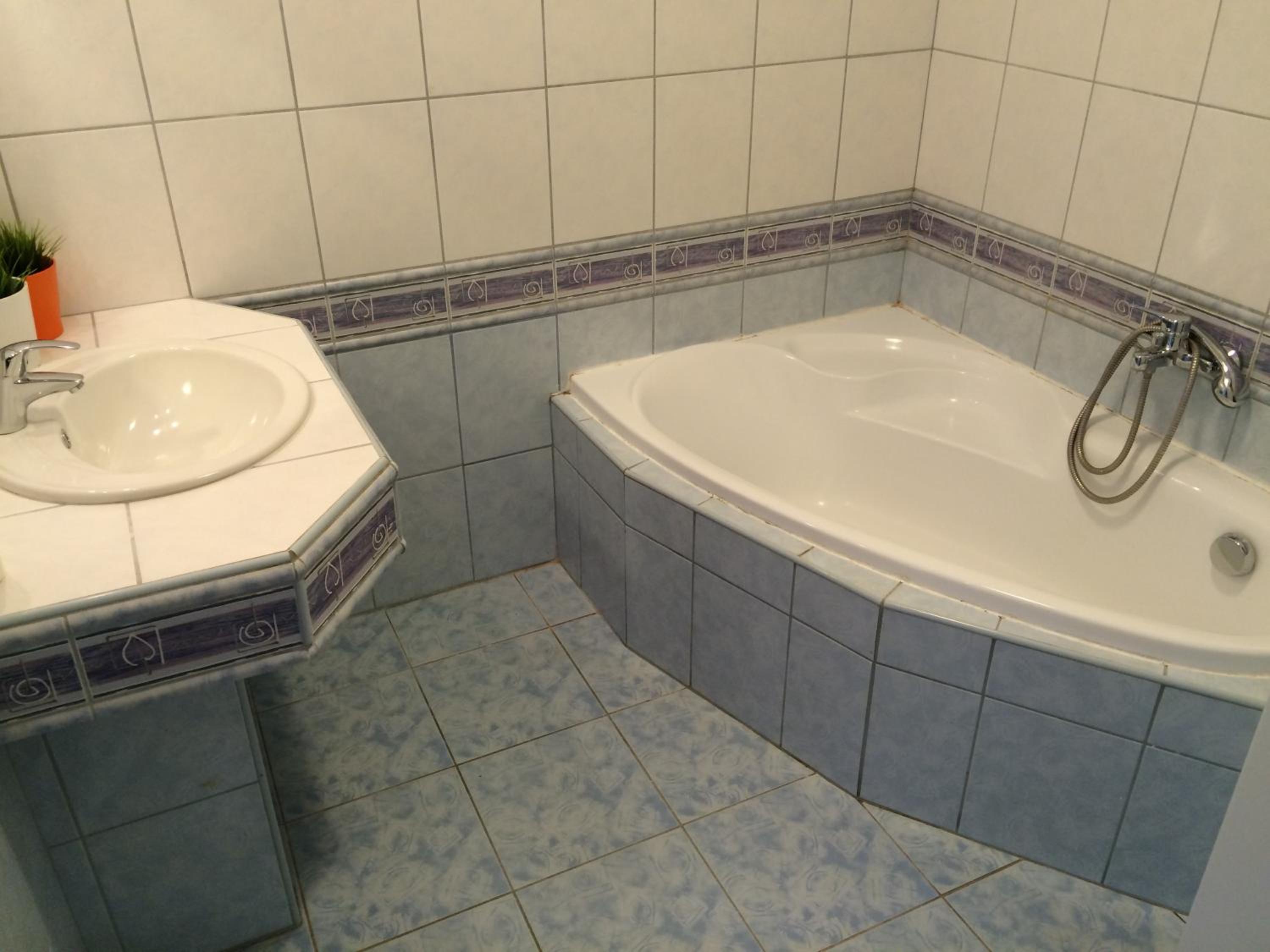 One-Bedroom Apartment - Photo 14