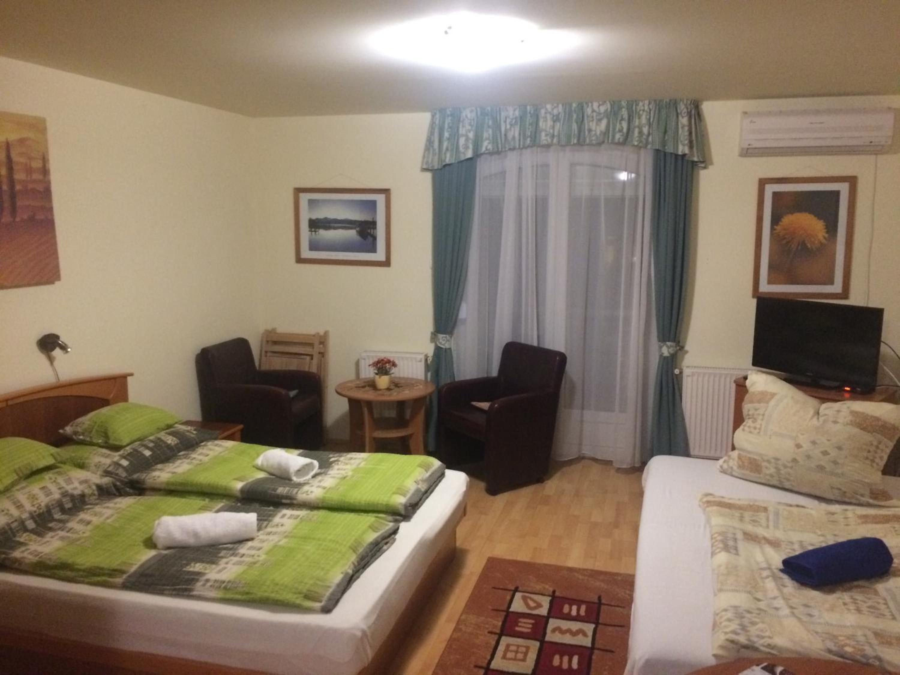 Studio Apartment photo 1
