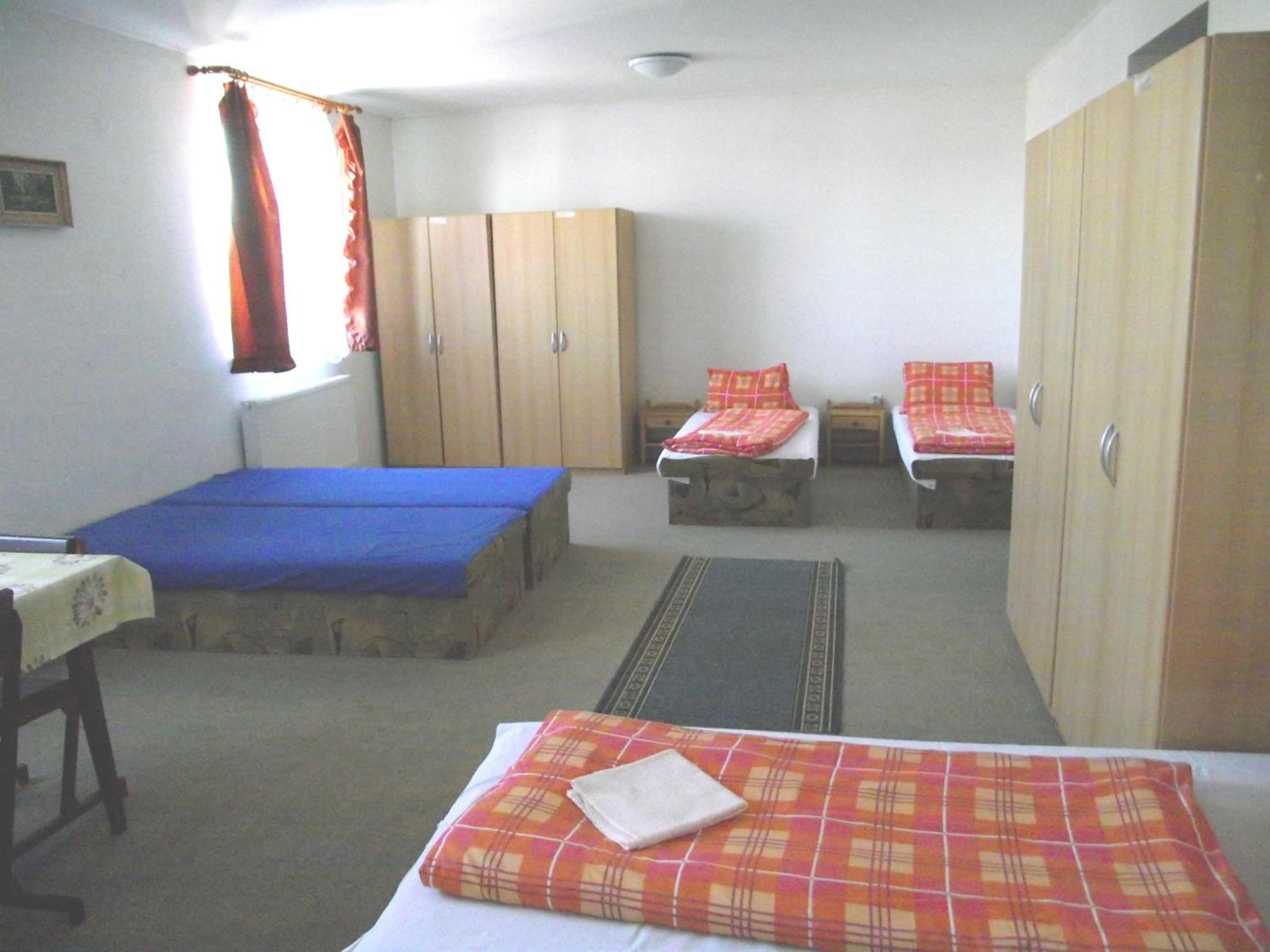 Quintuple Room