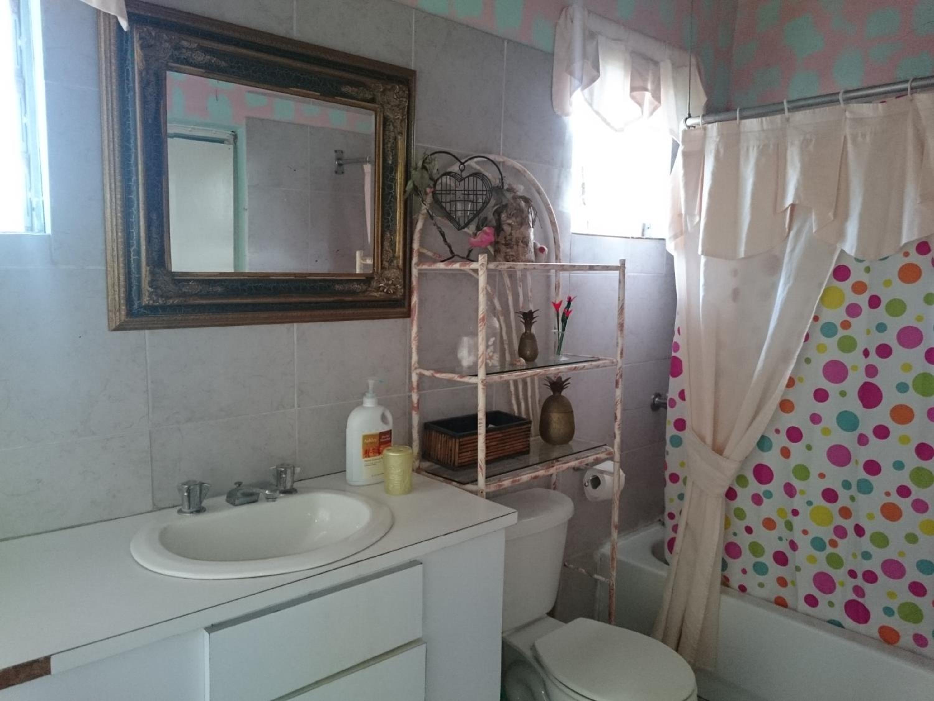 Standard Twin Room with Shared Bathroom photo 2