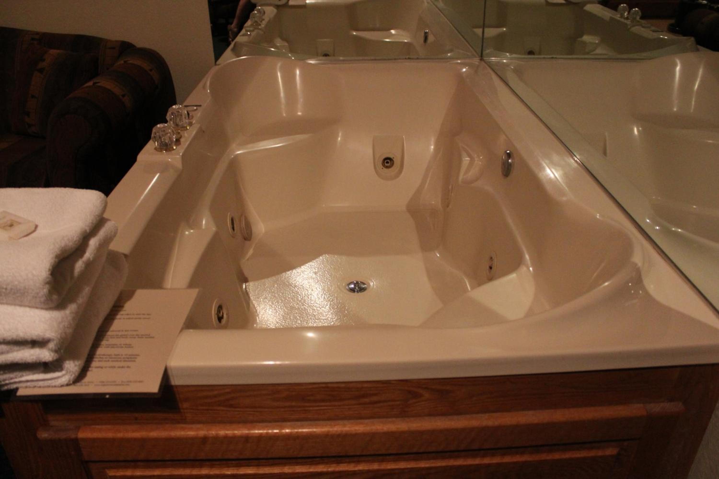 King Room with Spa Bath - Photo 2