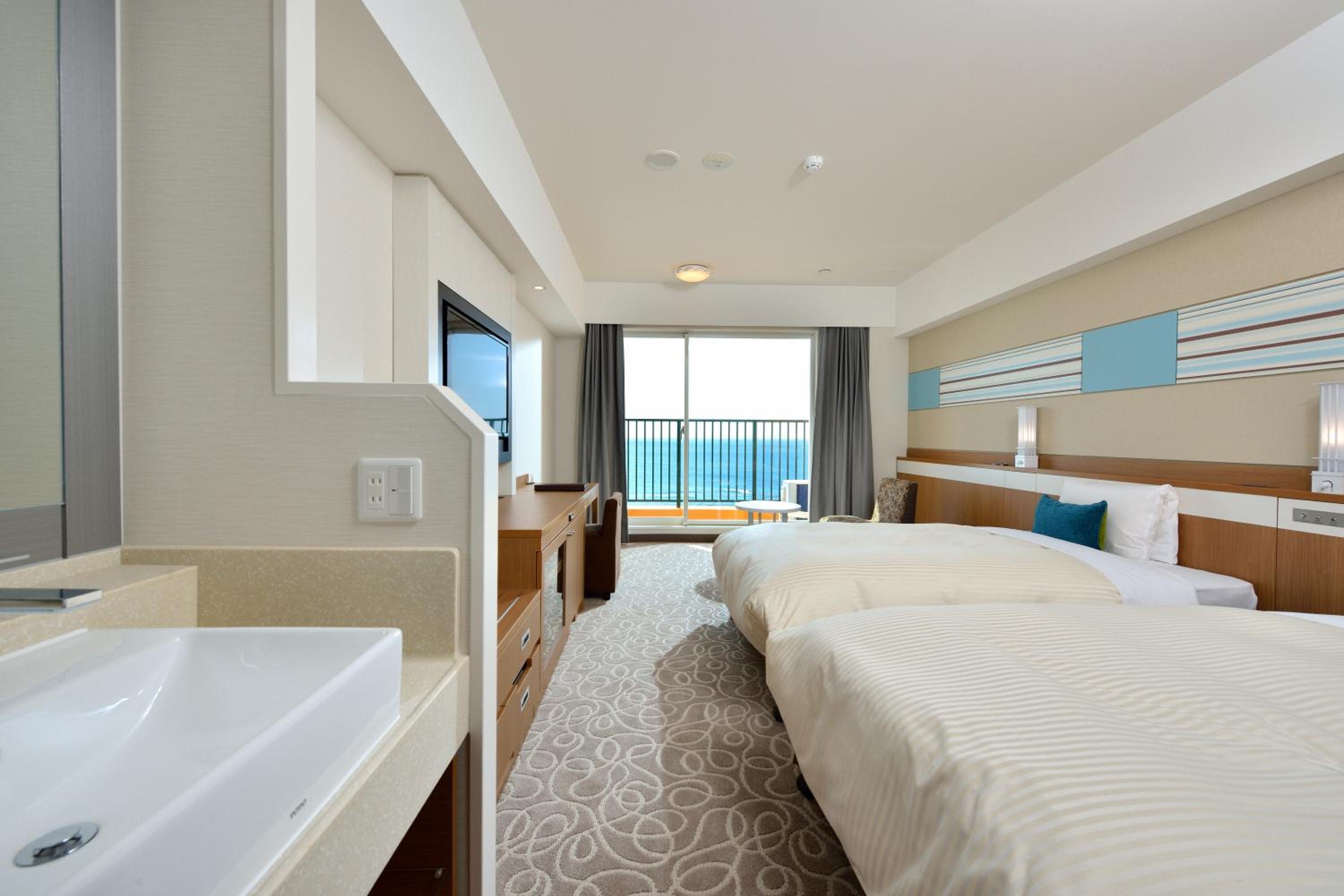Ocean Front Room -  Annex (5th-8th Floor) - Photo 6