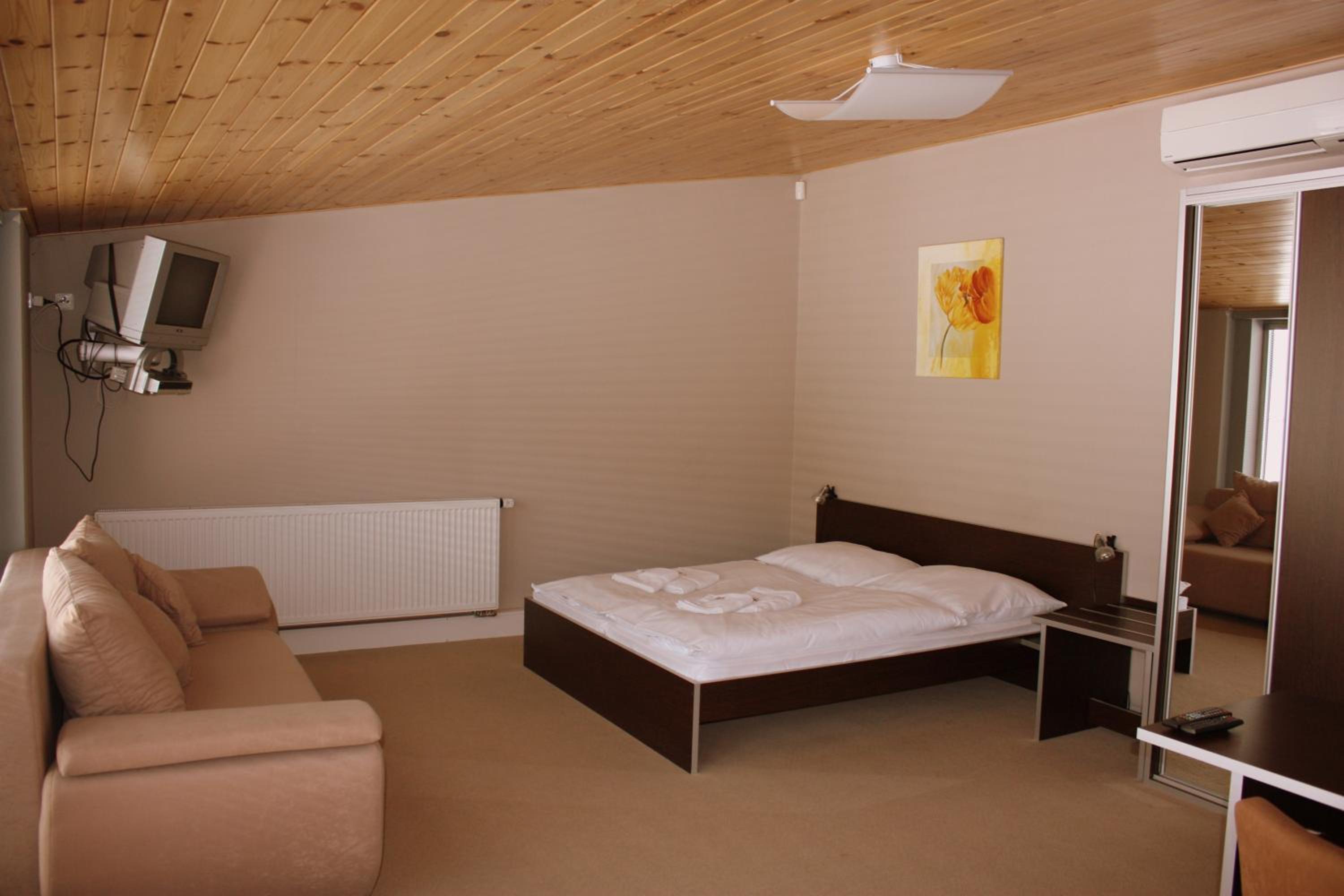 Apartment photo 2
