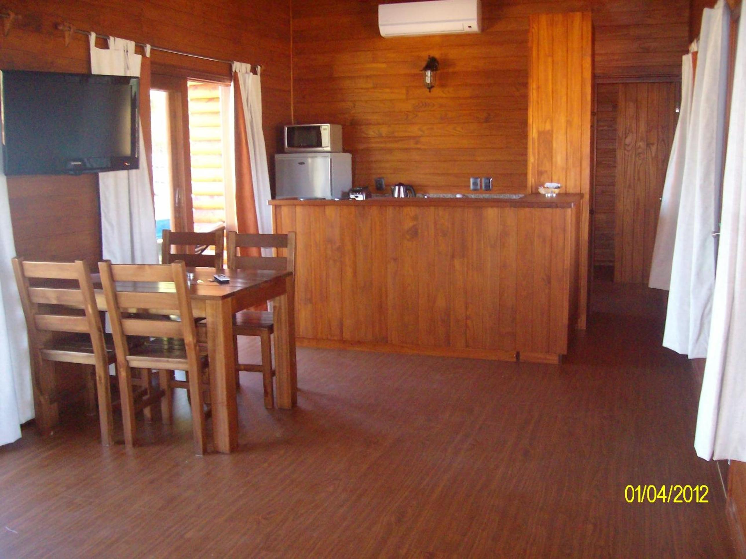 One-Bedroom Bungalow (2 Adults + 2 Children)