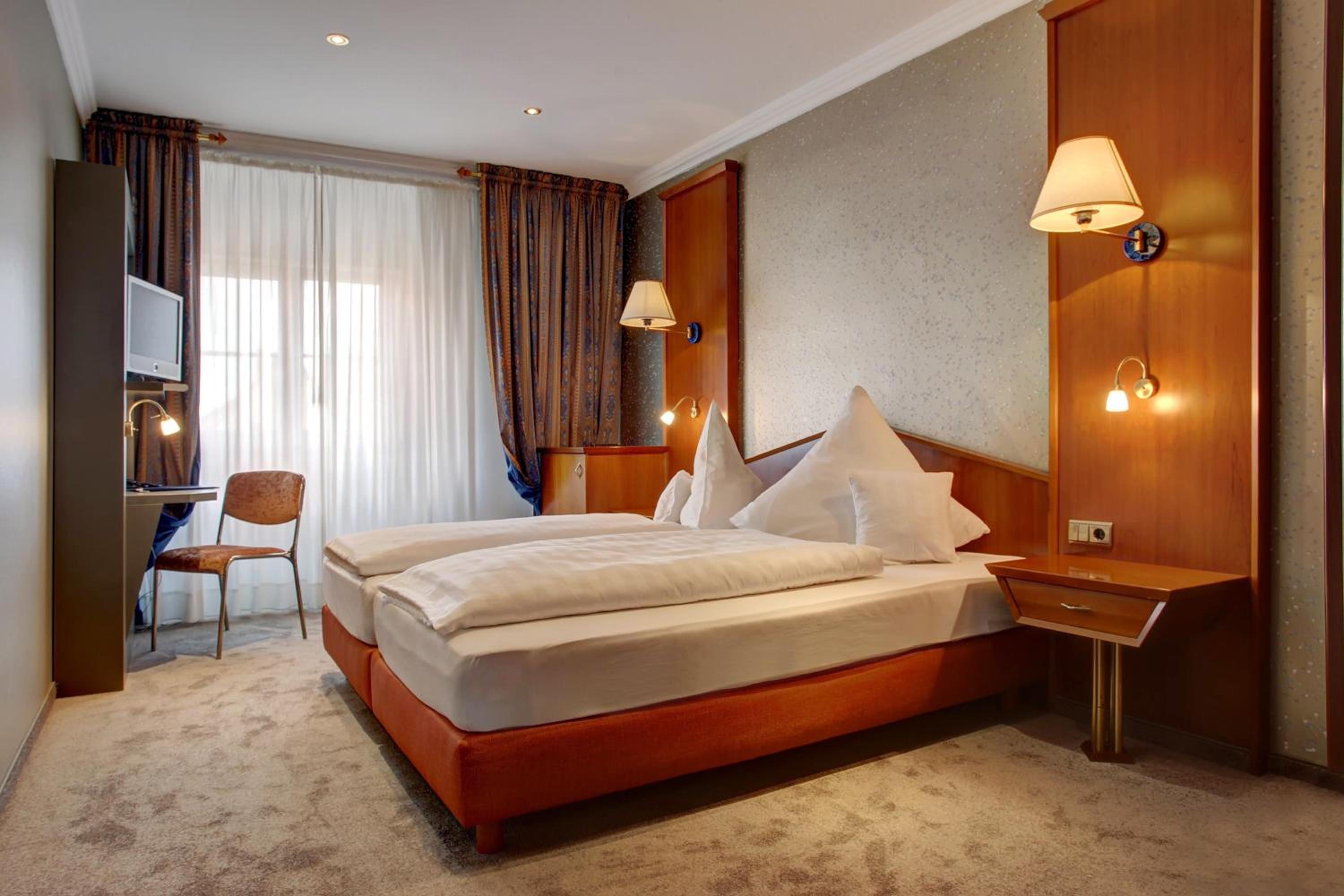 Standard Double Room - Photo 7