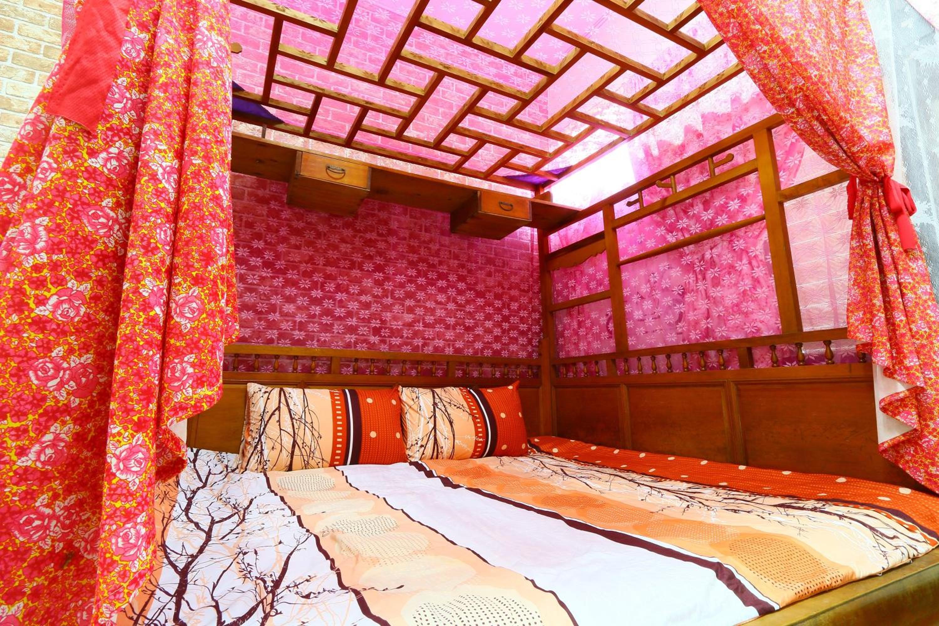 Quadruple Room with Private Bathroom photo 1