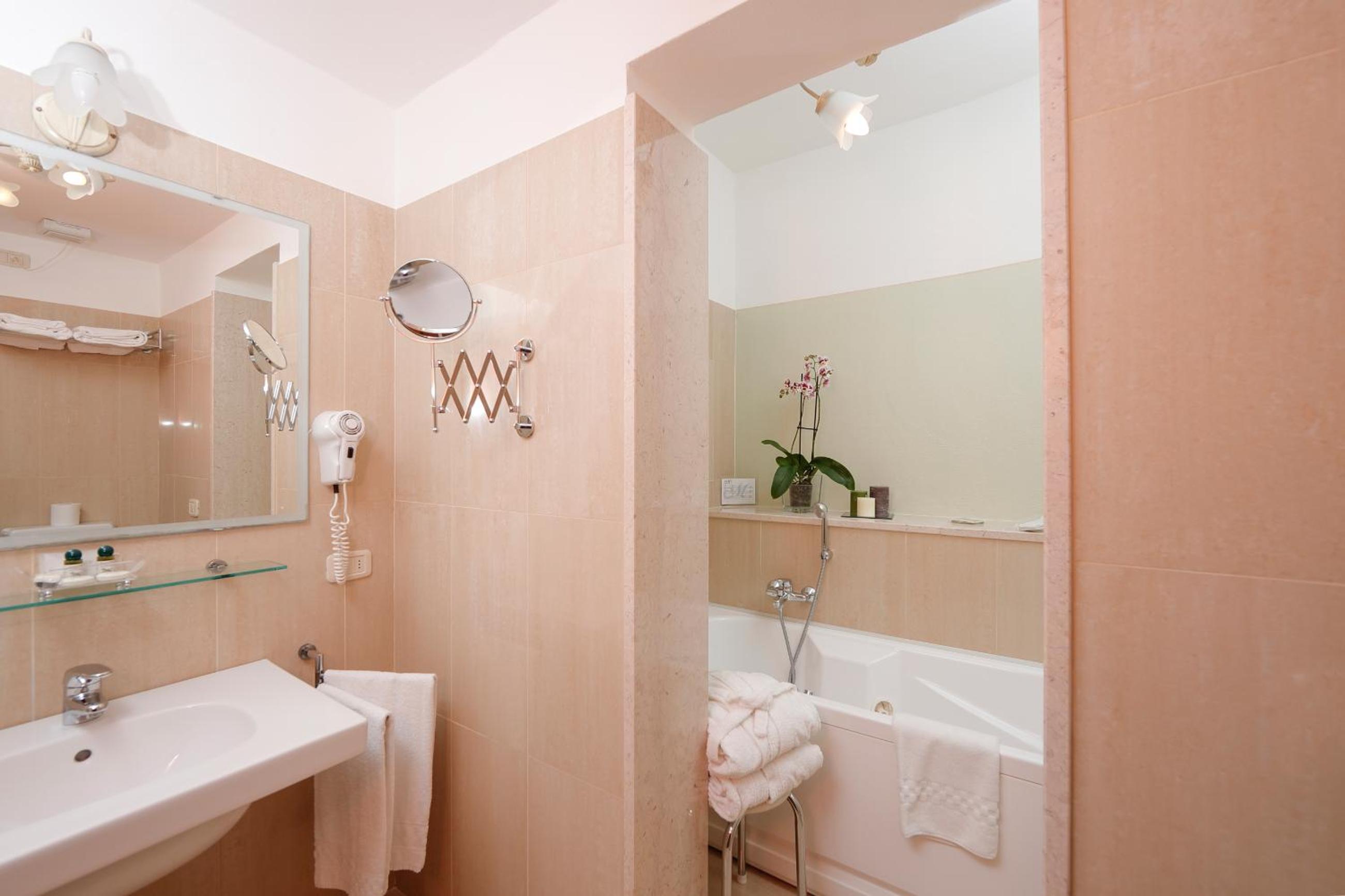 Junior Suite - Photo 12