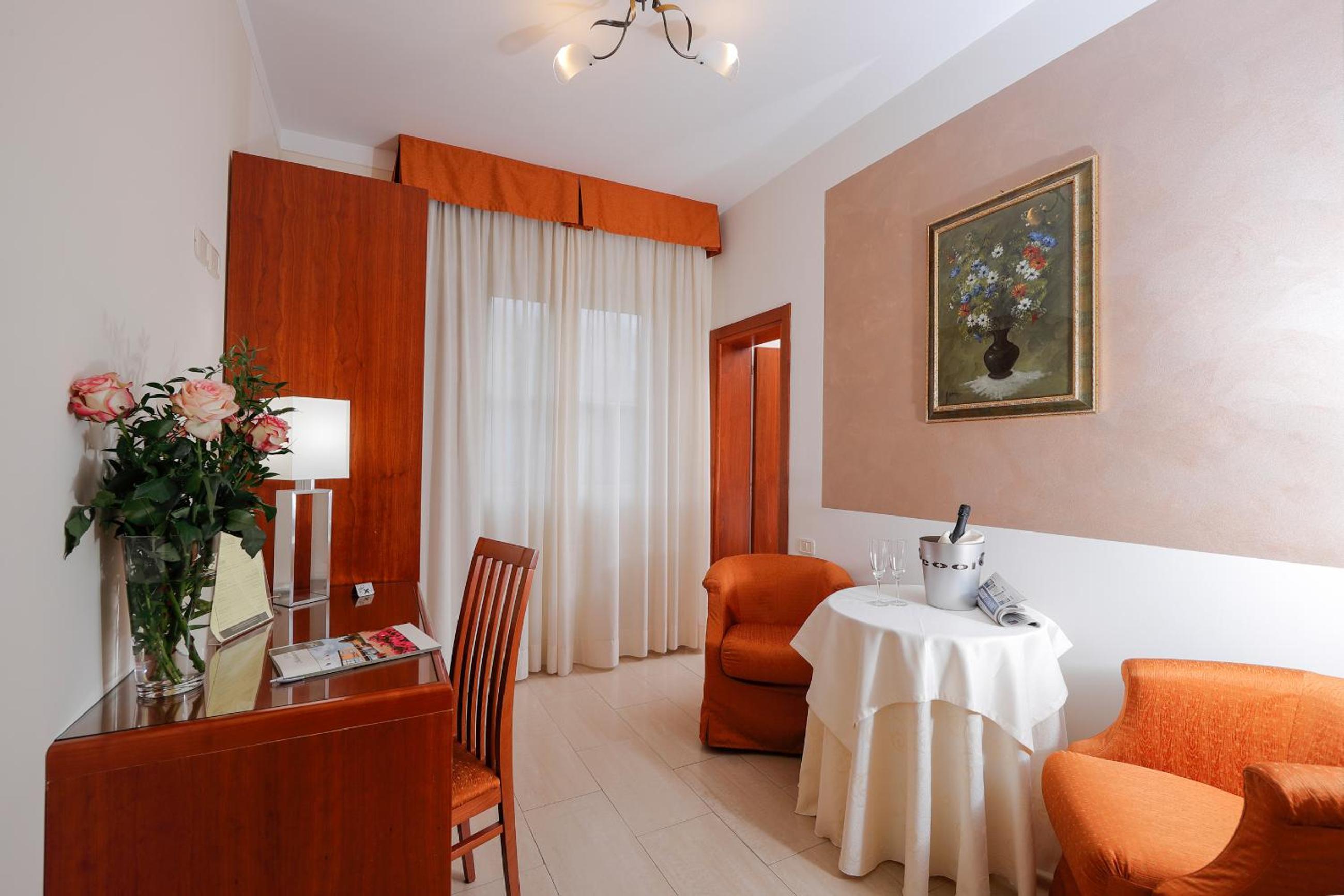 Junior Suite - Photo 13