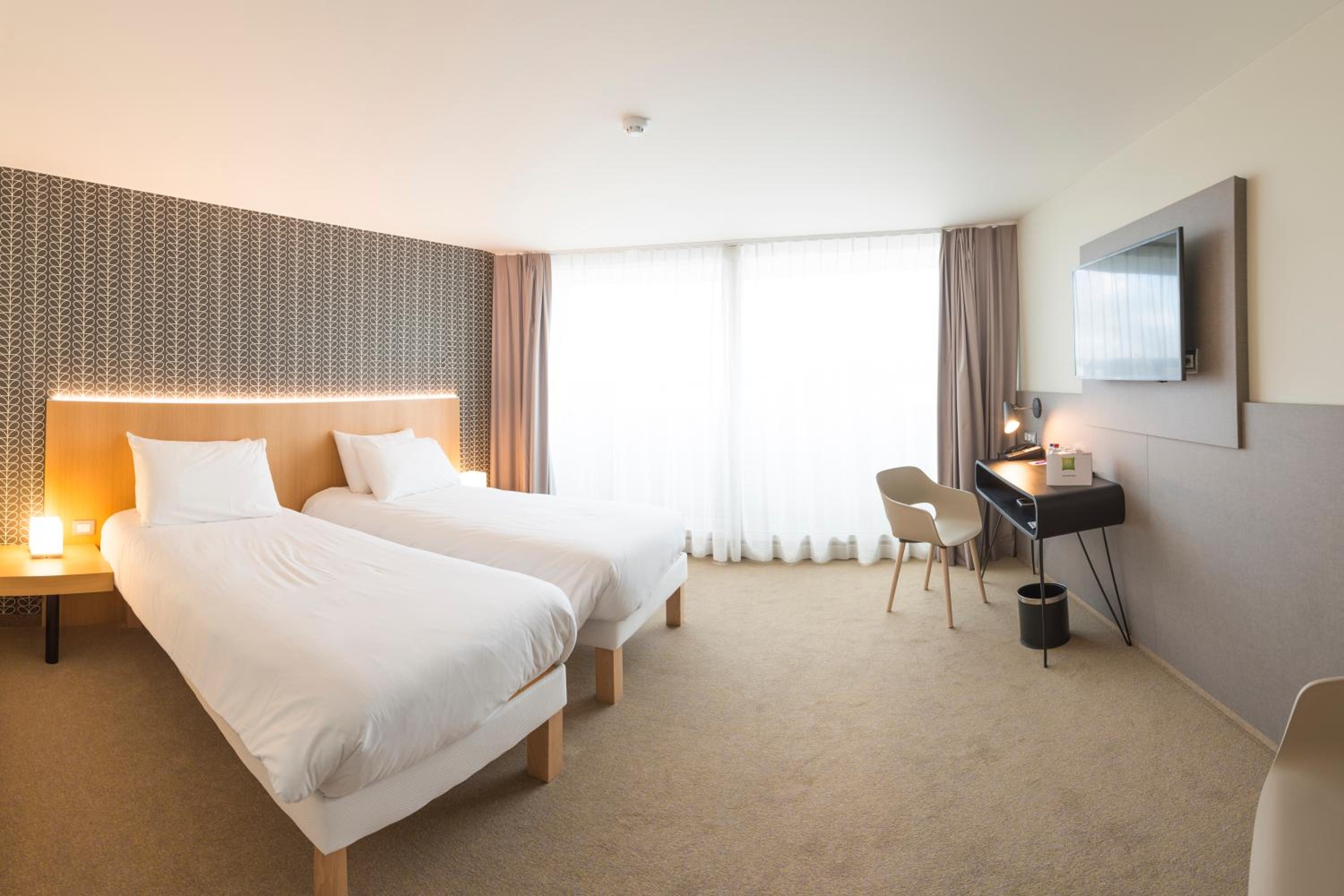 Superior Room with two single beds - Photo 6
