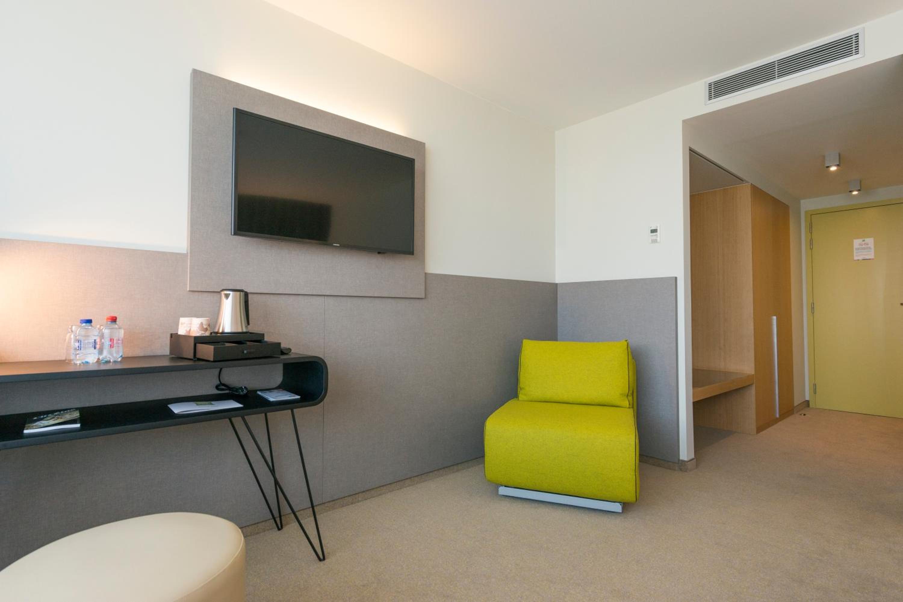 Superior Room with One Double Bed - Photo 3