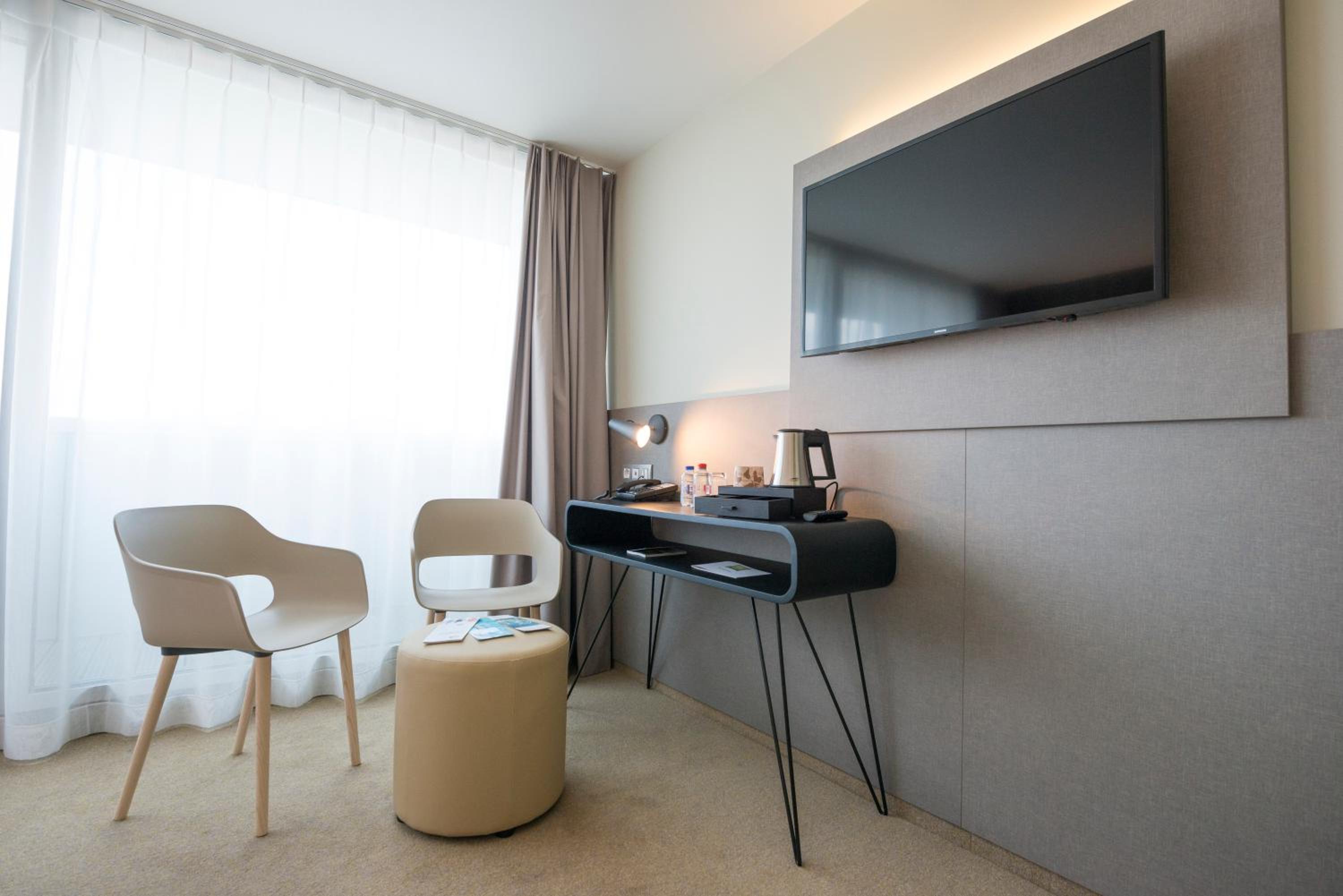 Superior Room with One Double Bed - Photo 23