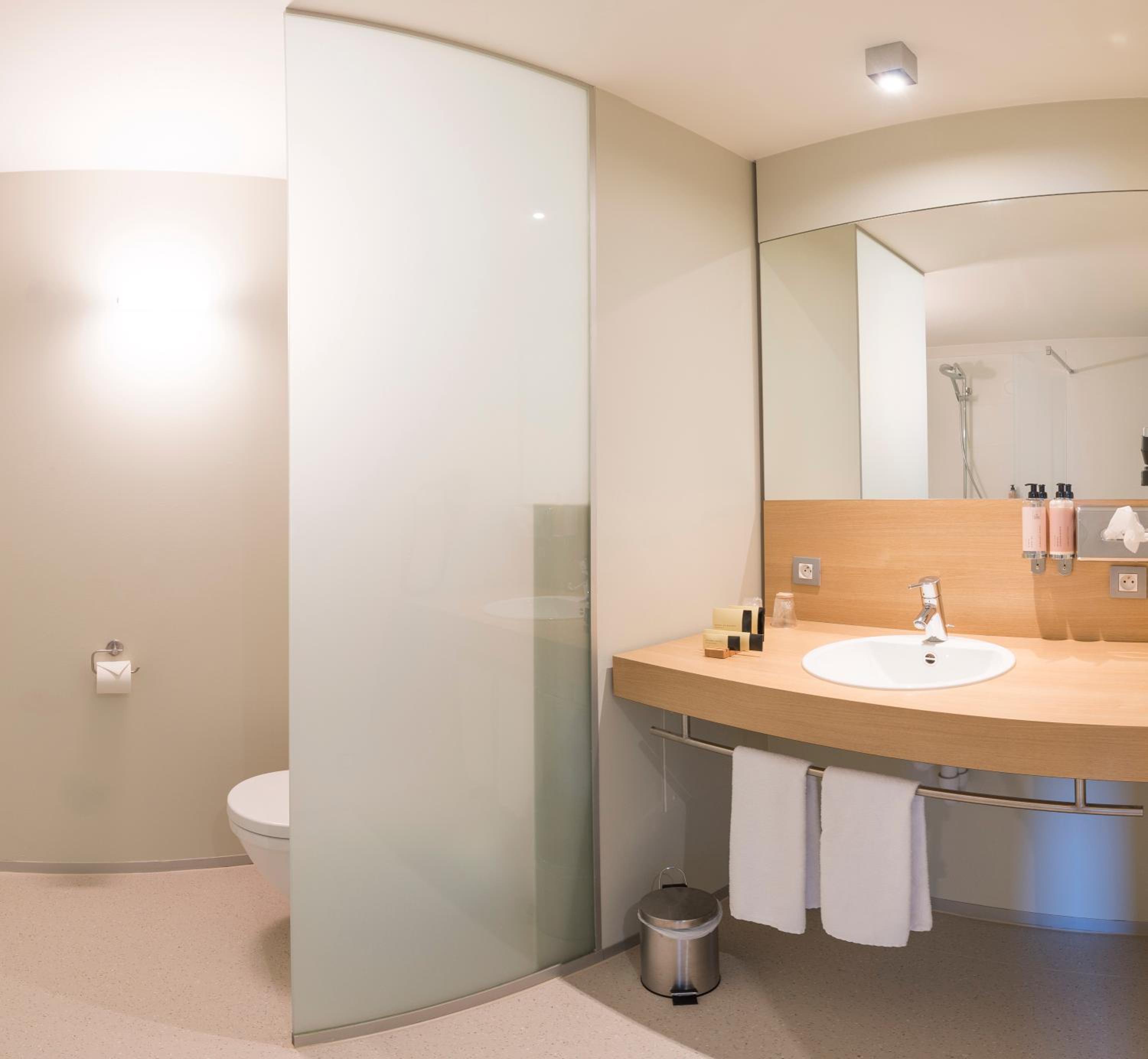 Superior Room with One Double Bed - Photo 10