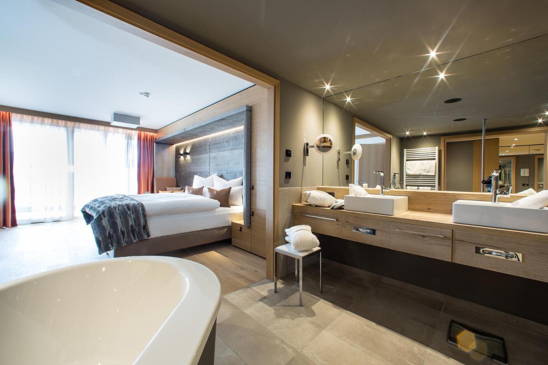 Suite with Balcony photo 1