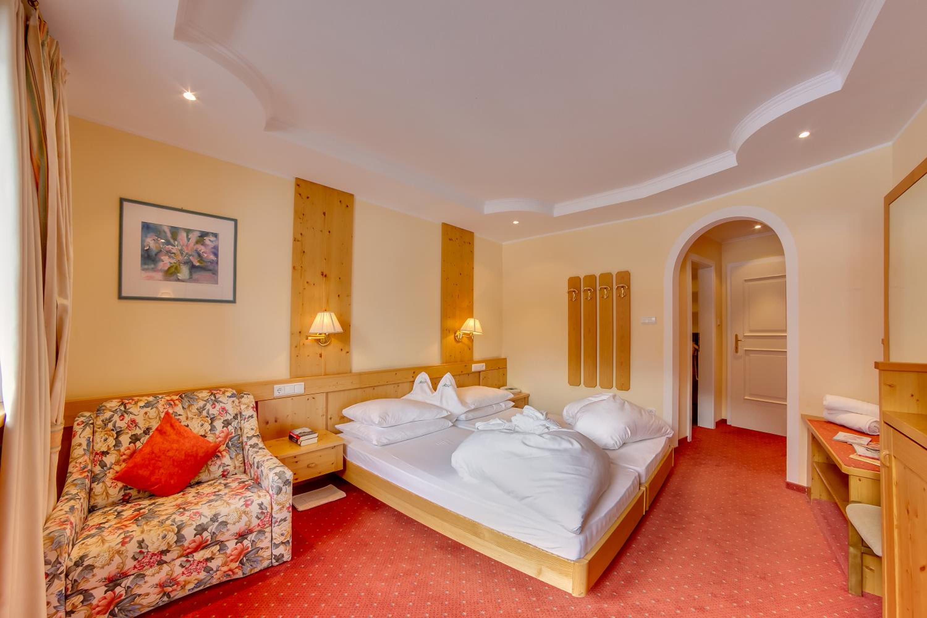 Standard Double or Twin Room with Balcony photo 2