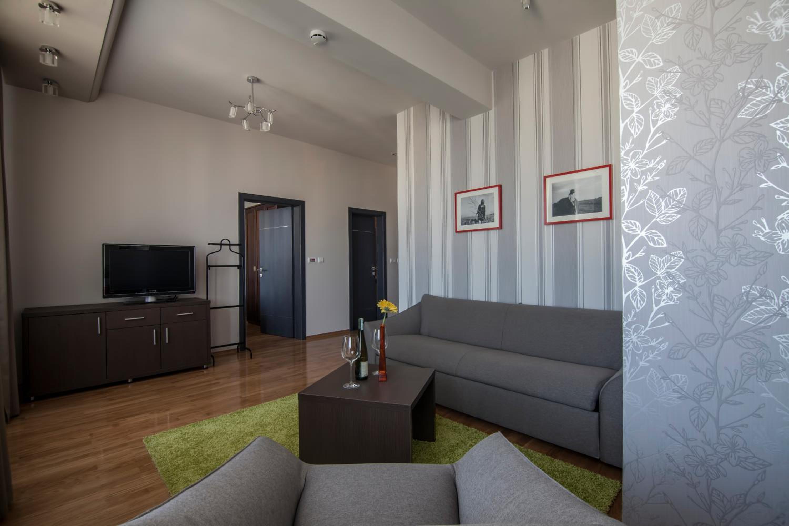 Apartment - Photo 2