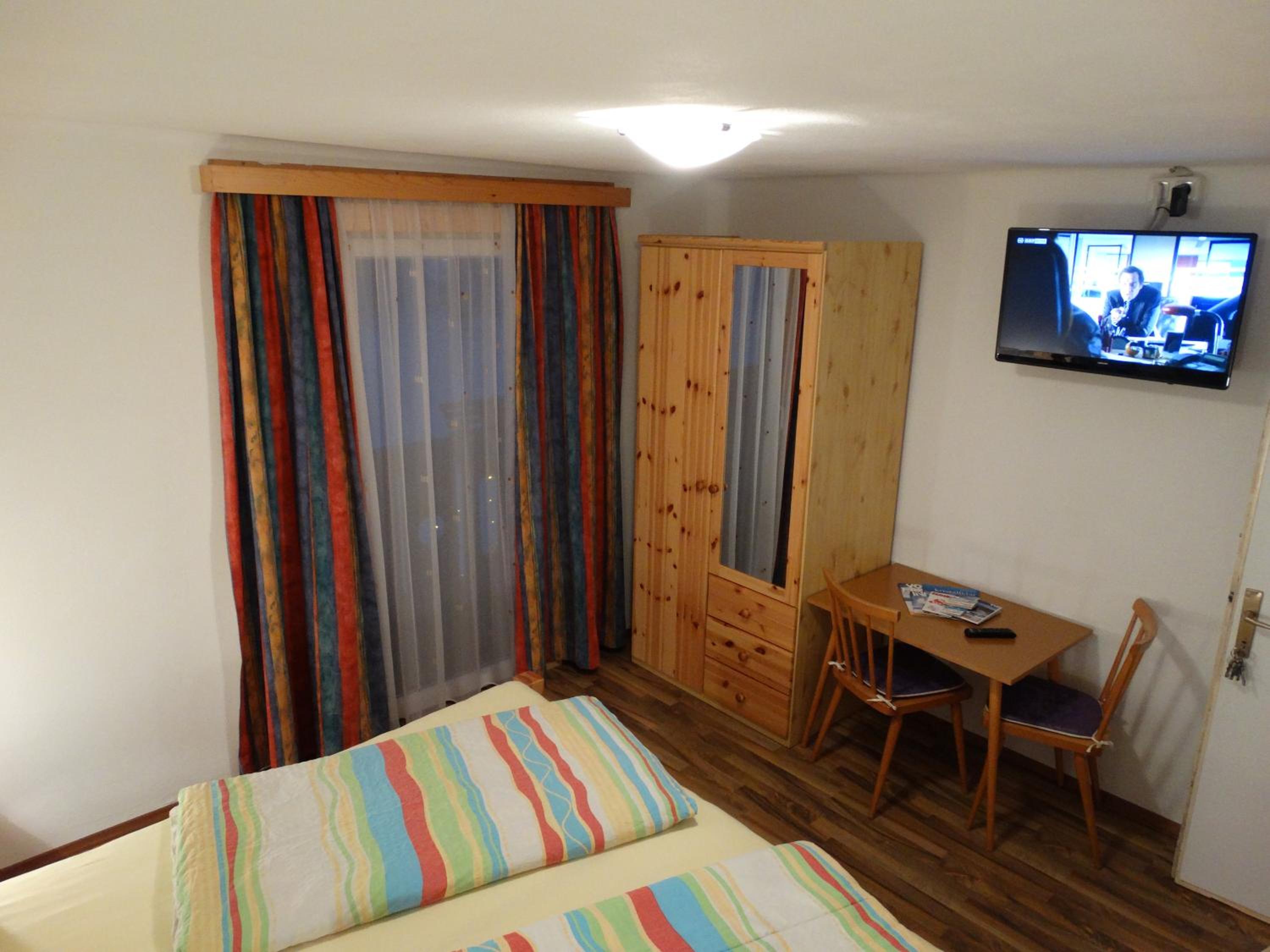 Double Room with Shared Bathroom photo 2